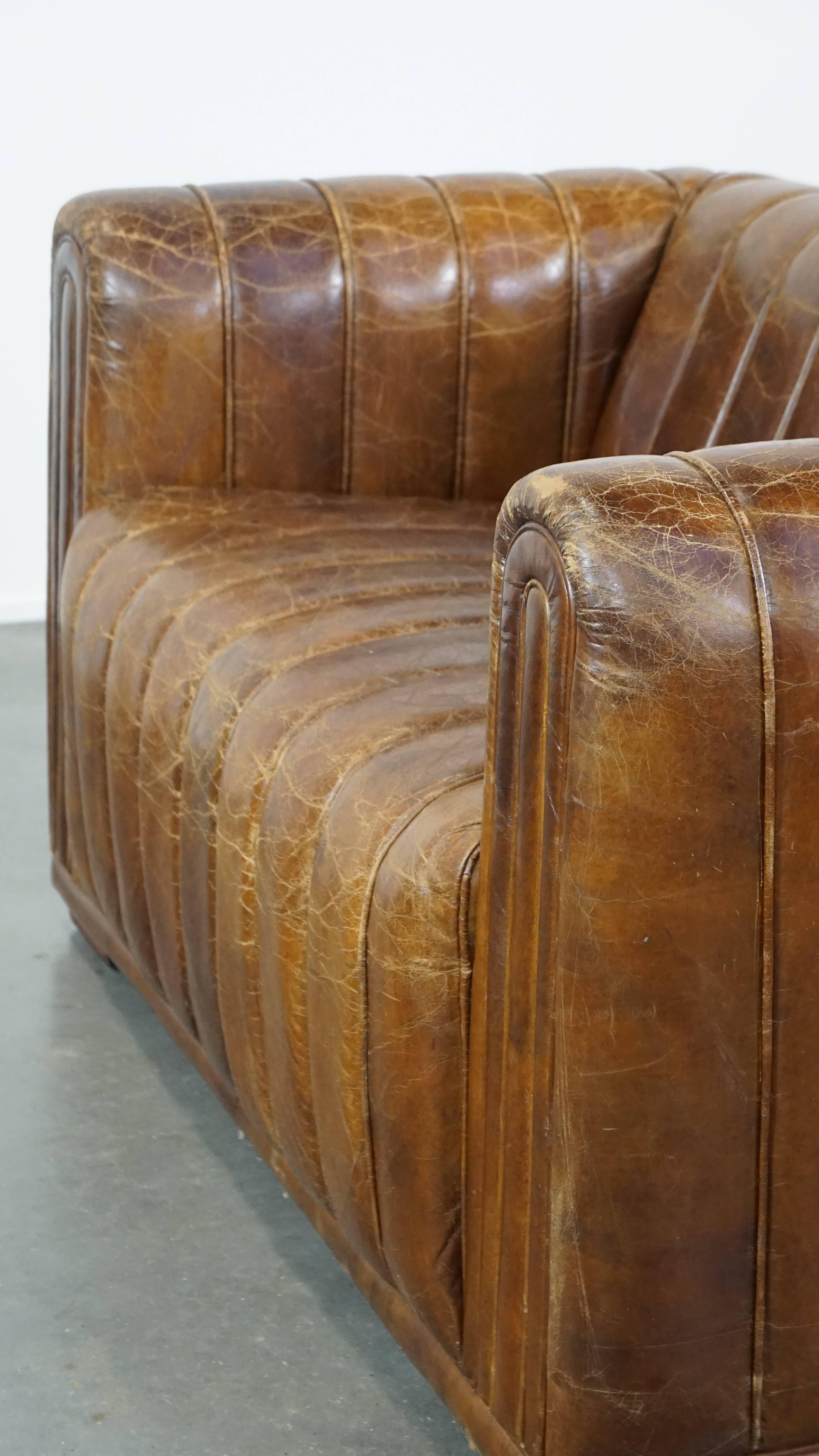 Divano di design a 2 posti in pelle di vacchetta color cognac, rifinito con profili in vendita 10