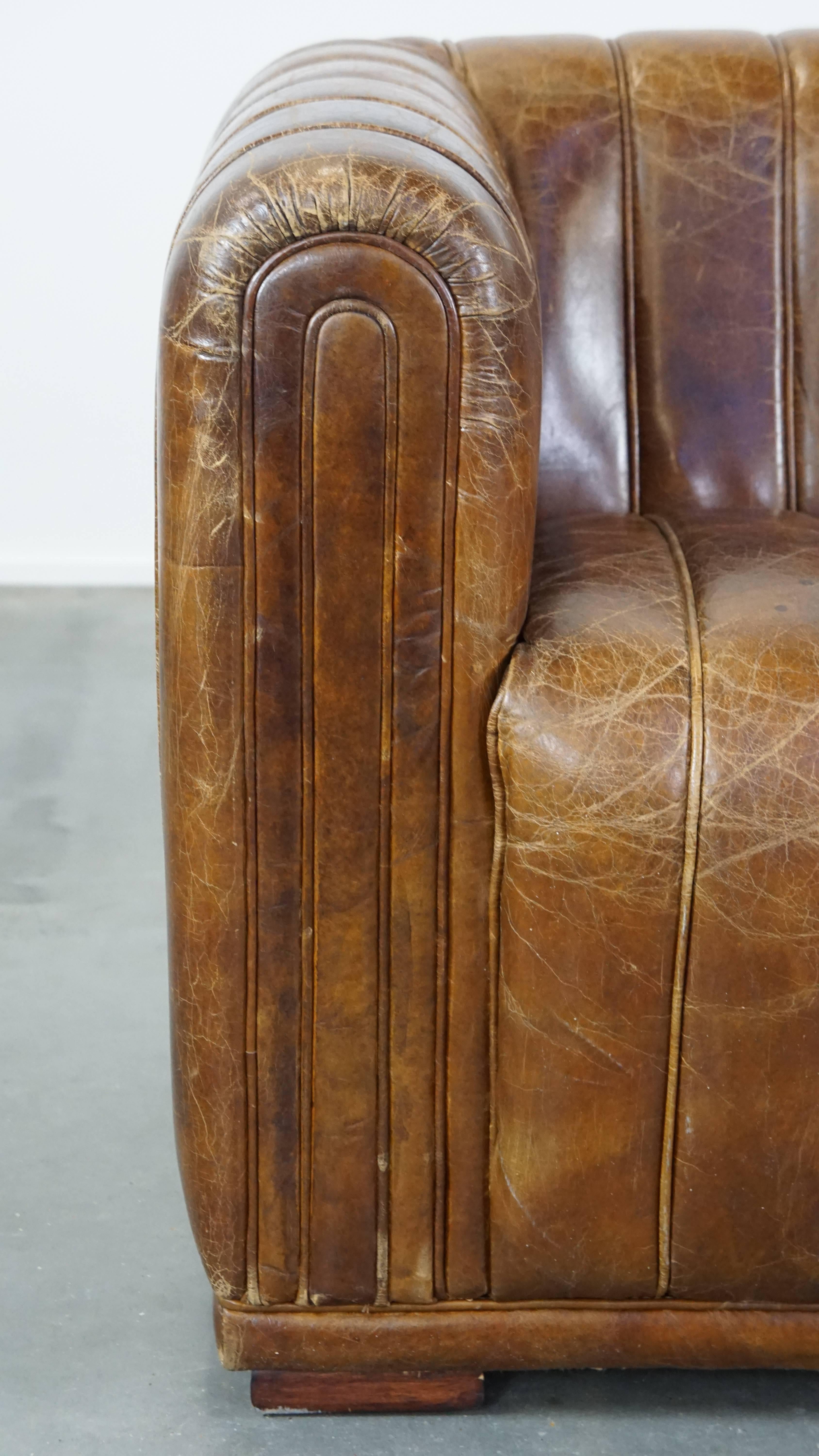 Divano di design a 2 posti in pelle di vacchetta color cognac, rifinito con profili in vendita 2