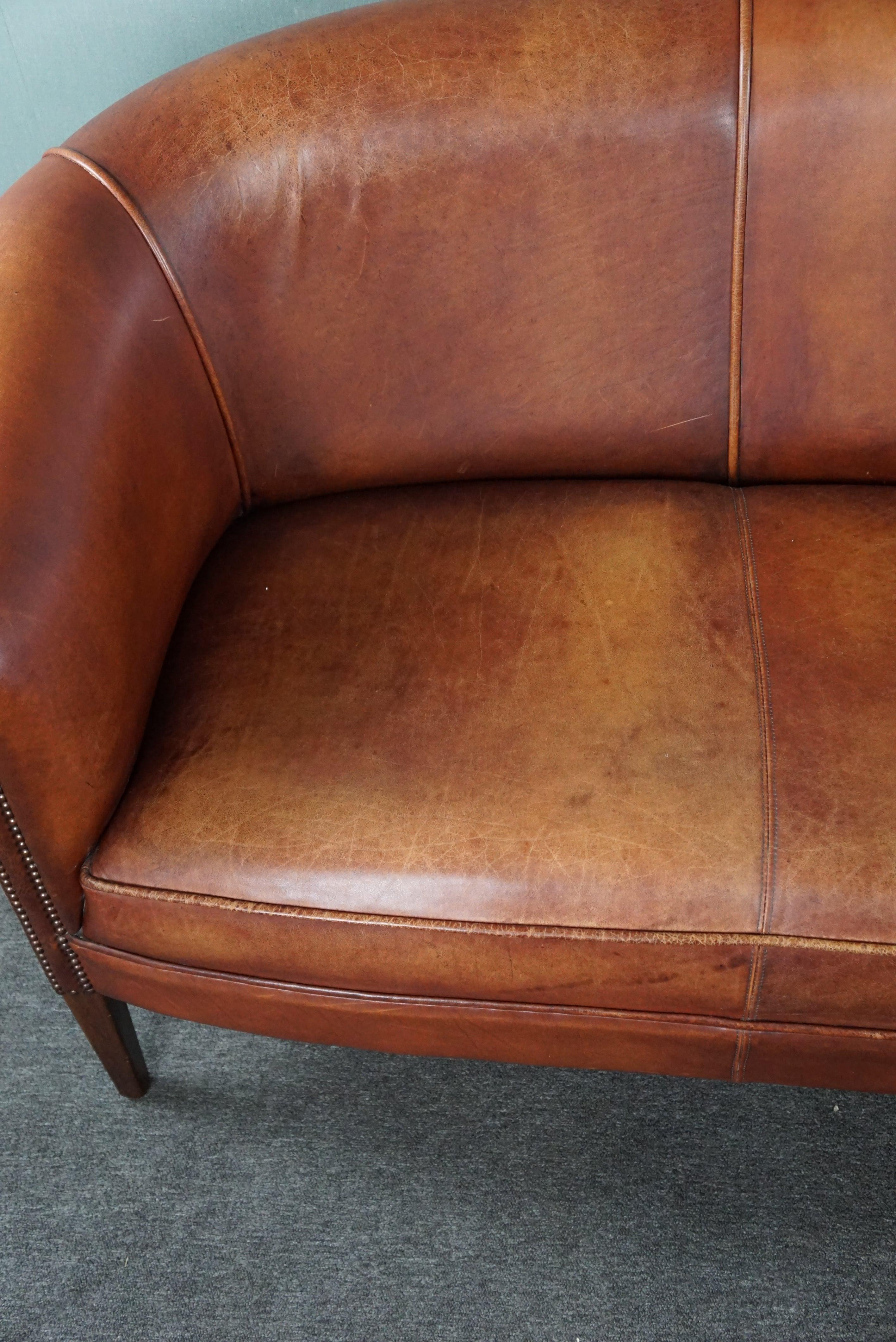Cowhide Cognac-colored cowhide leather 2.5-seater club sofa For Sale
