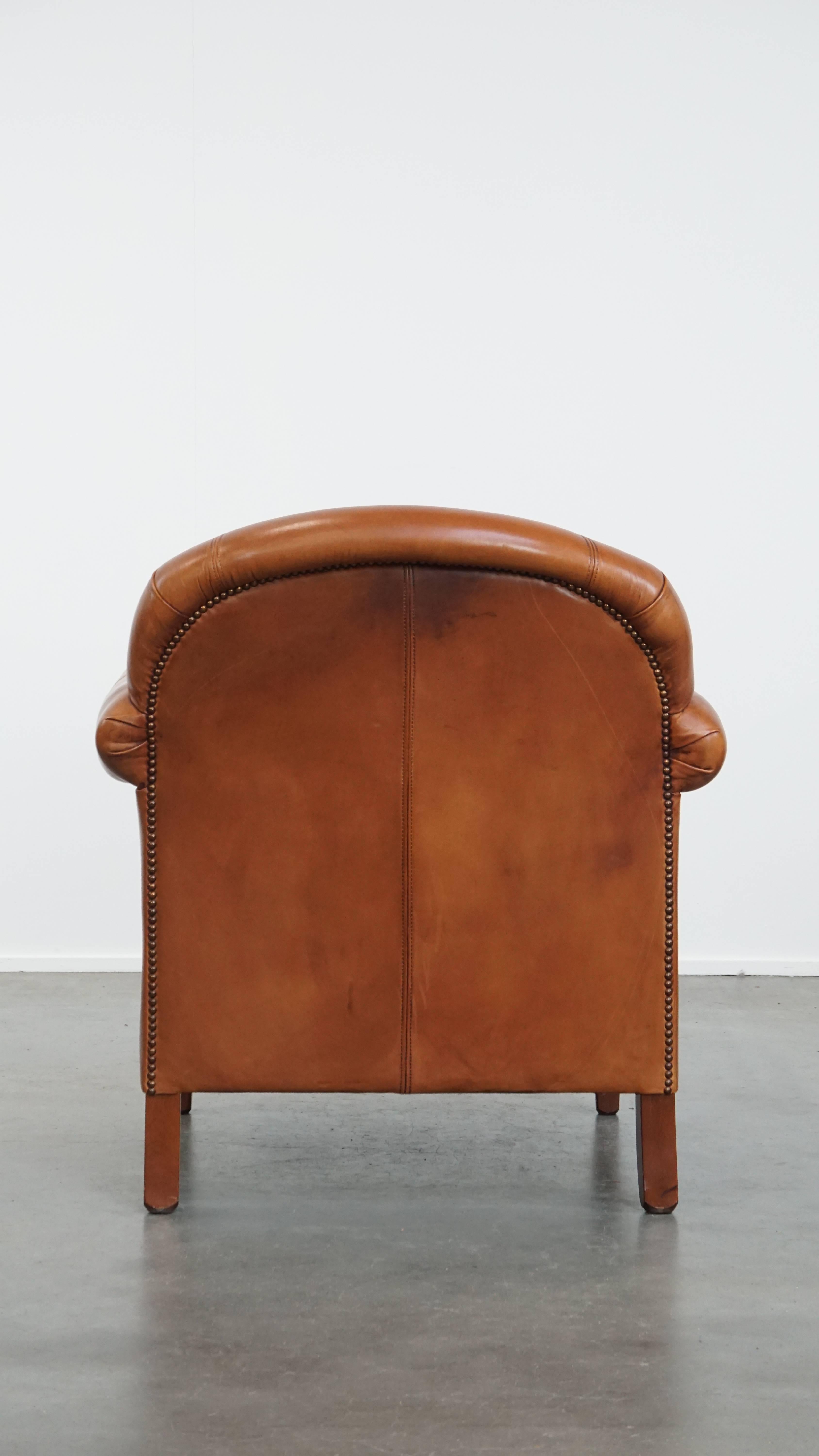 Fatto a mano Poltrona e pouf in pelle di vacchetta color cognac in vendita
