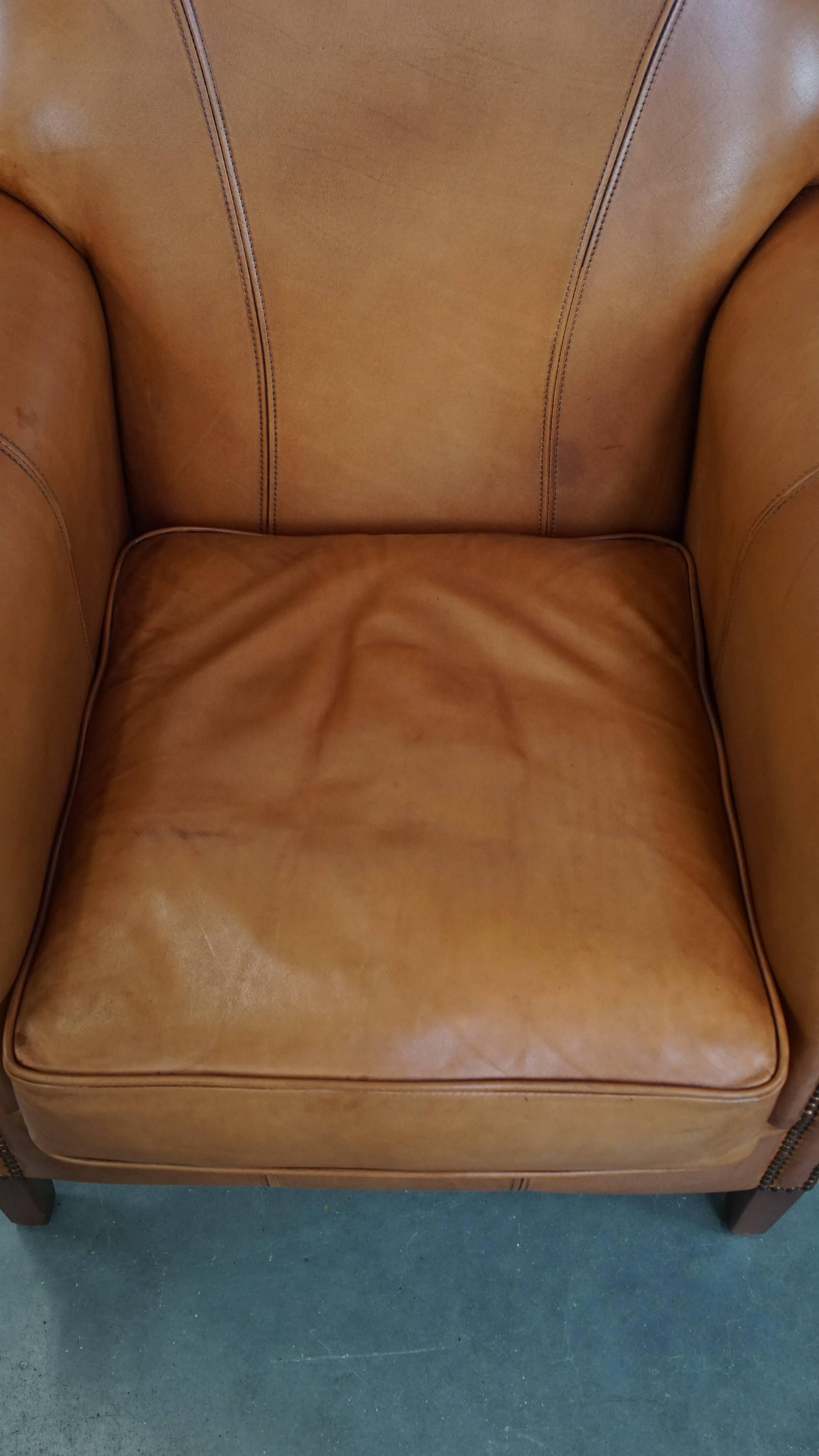 XXI secolo e contemporaneo Poltrona e pouf in pelle di vacchetta color cognac in vendita