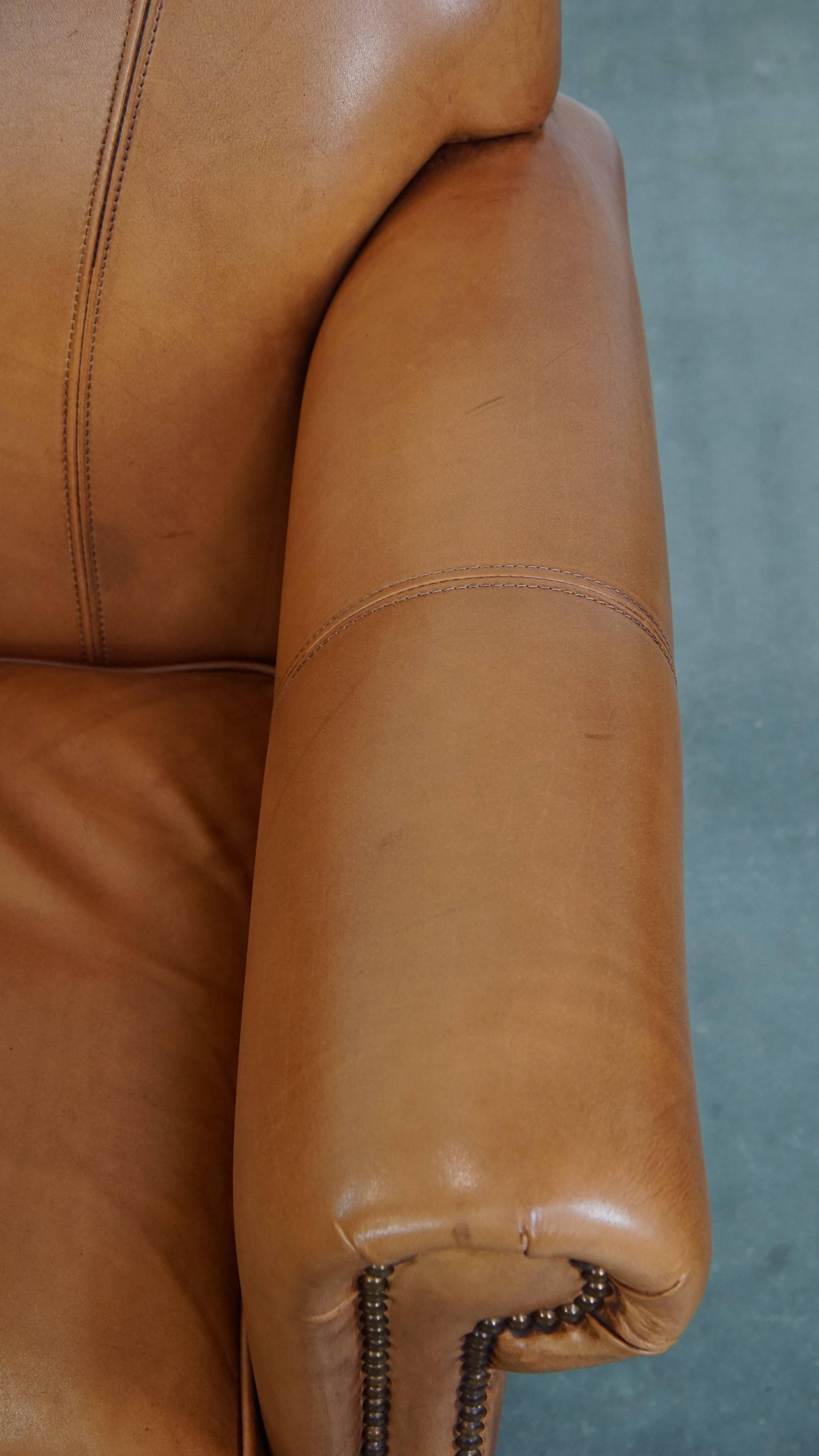 Poltrona e pouf in pelle di vacchetta color cognac in vendita 1