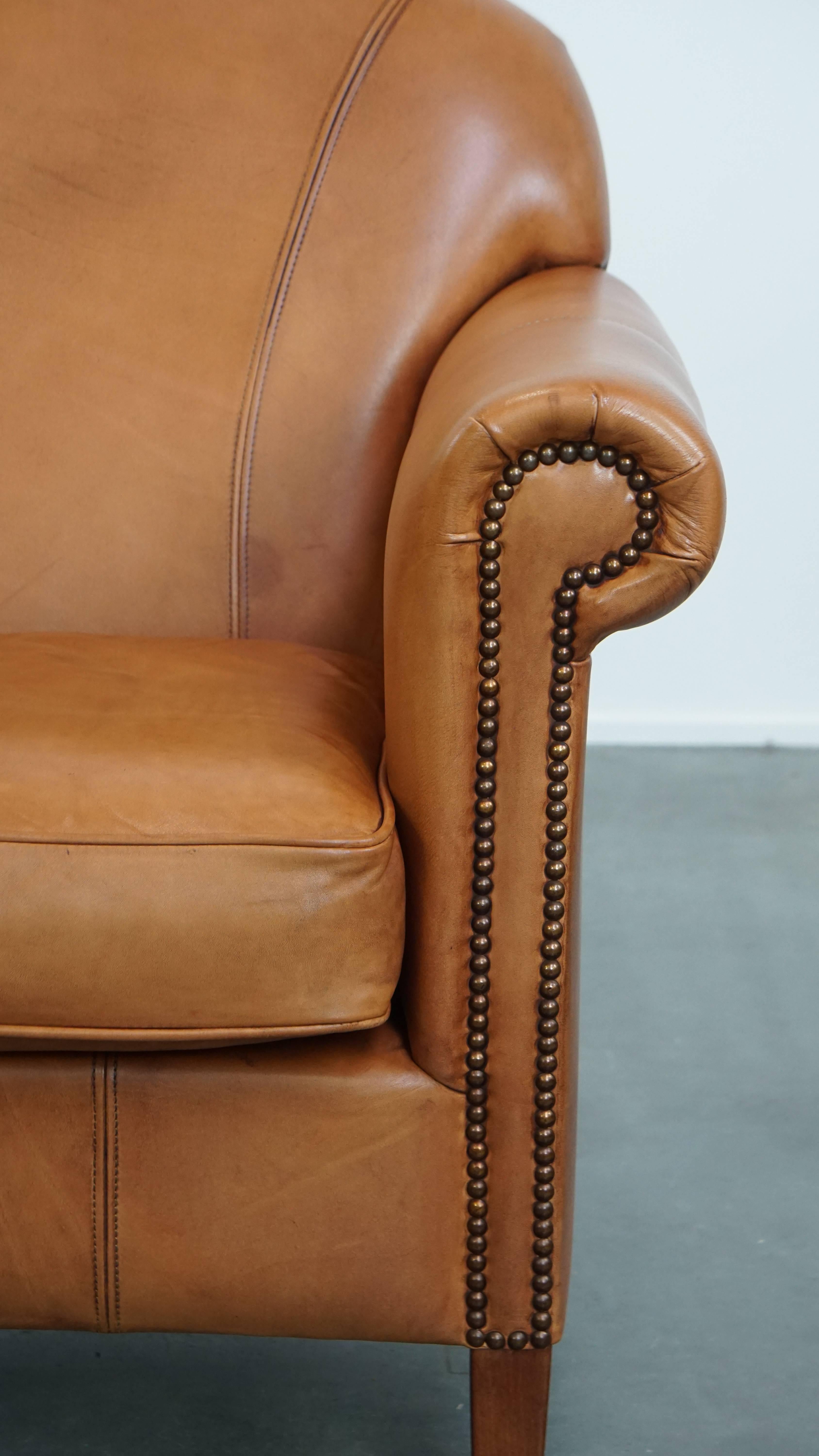 Poltrona e pouf in pelle di vacchetta color cognac in vendita 2