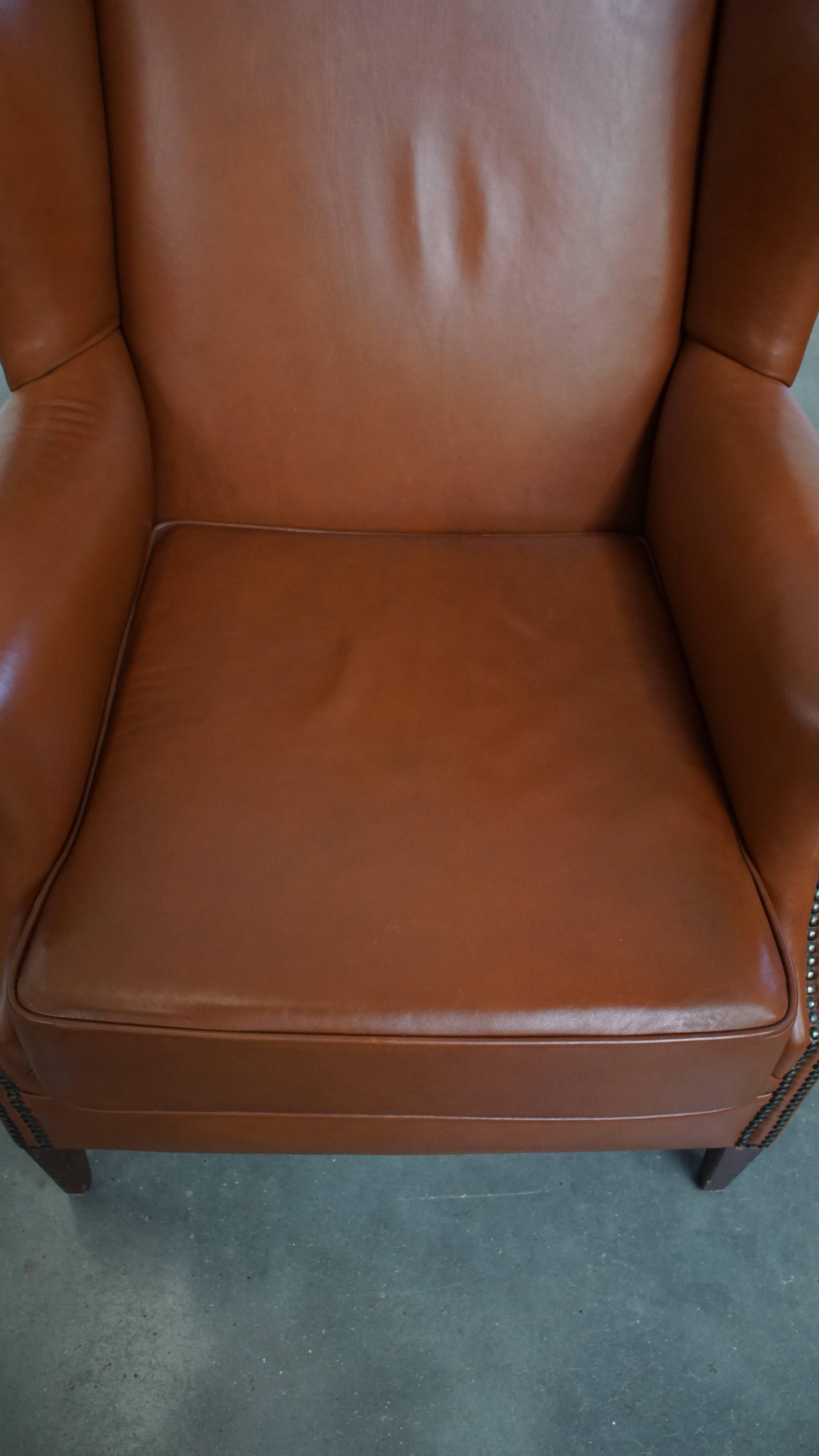 XX secolo Sedia Wingback in pelle di vacchetta color cognac in stile inglese in vendita