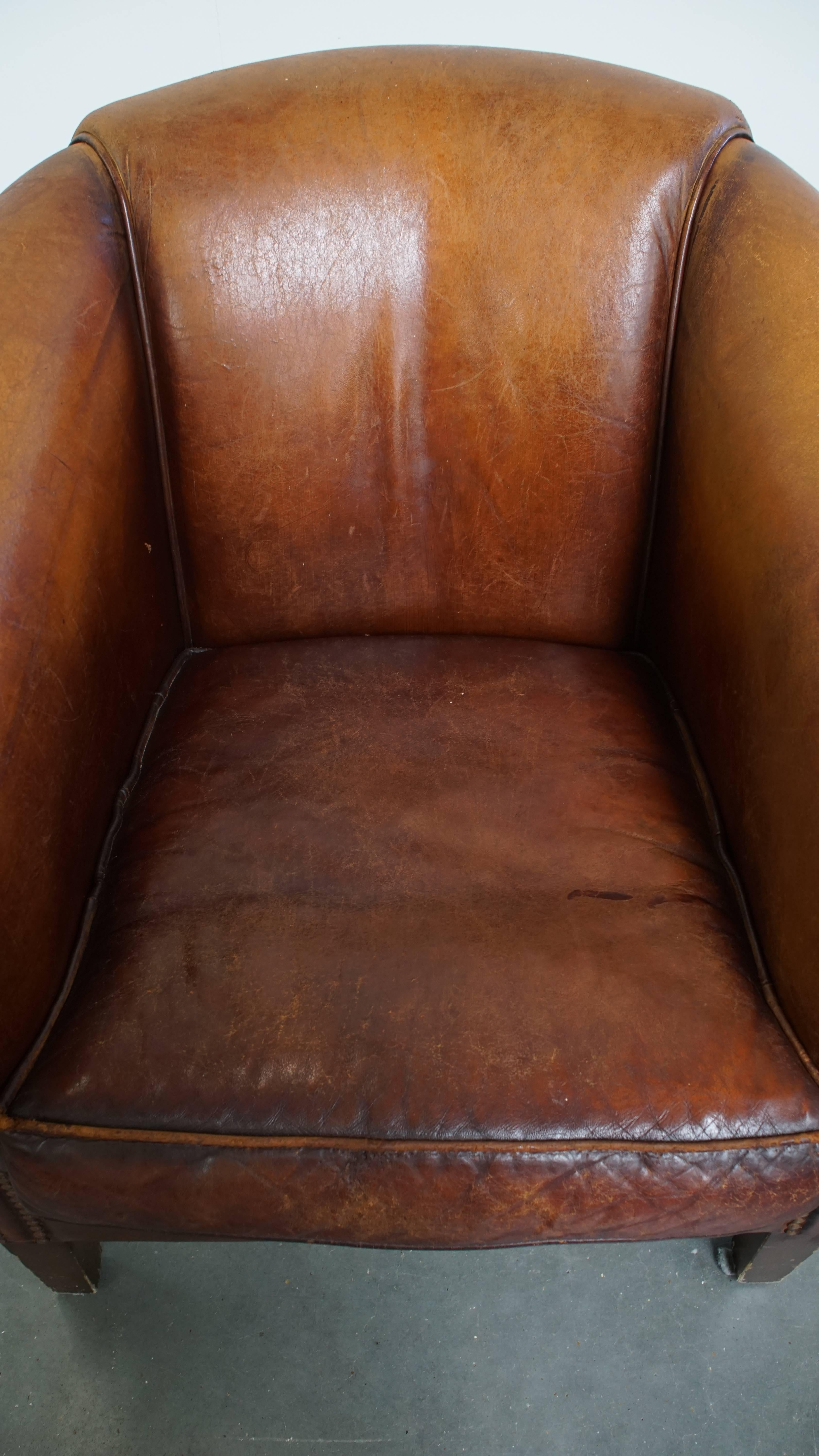 Silla Club de piel de oveja color coñac Siglo XXI y contemporáneo en venta