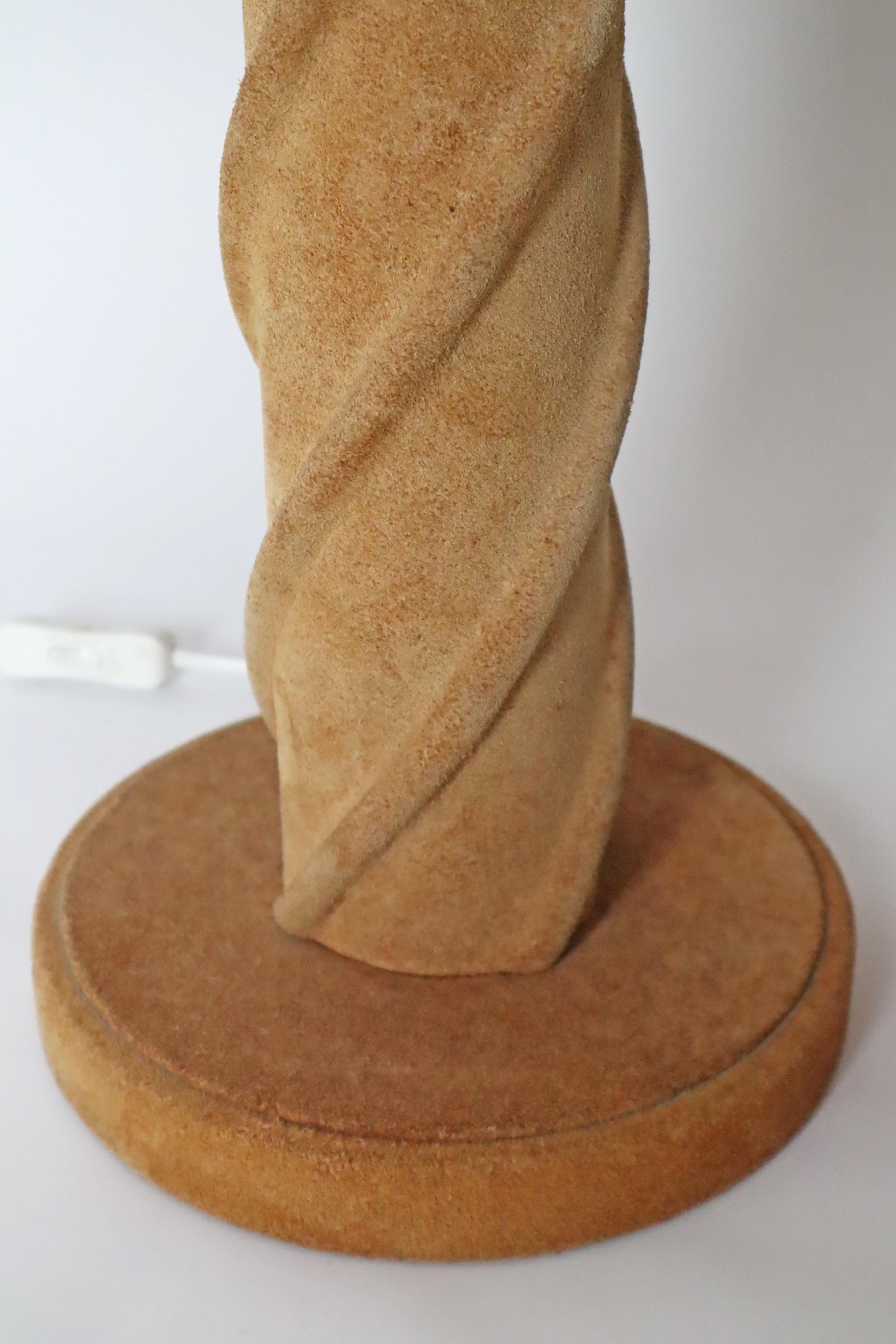Cognac-Colored Twisted Leather Lamp in the style of Paul Dupre-Lafon France 1970 en venta 6
