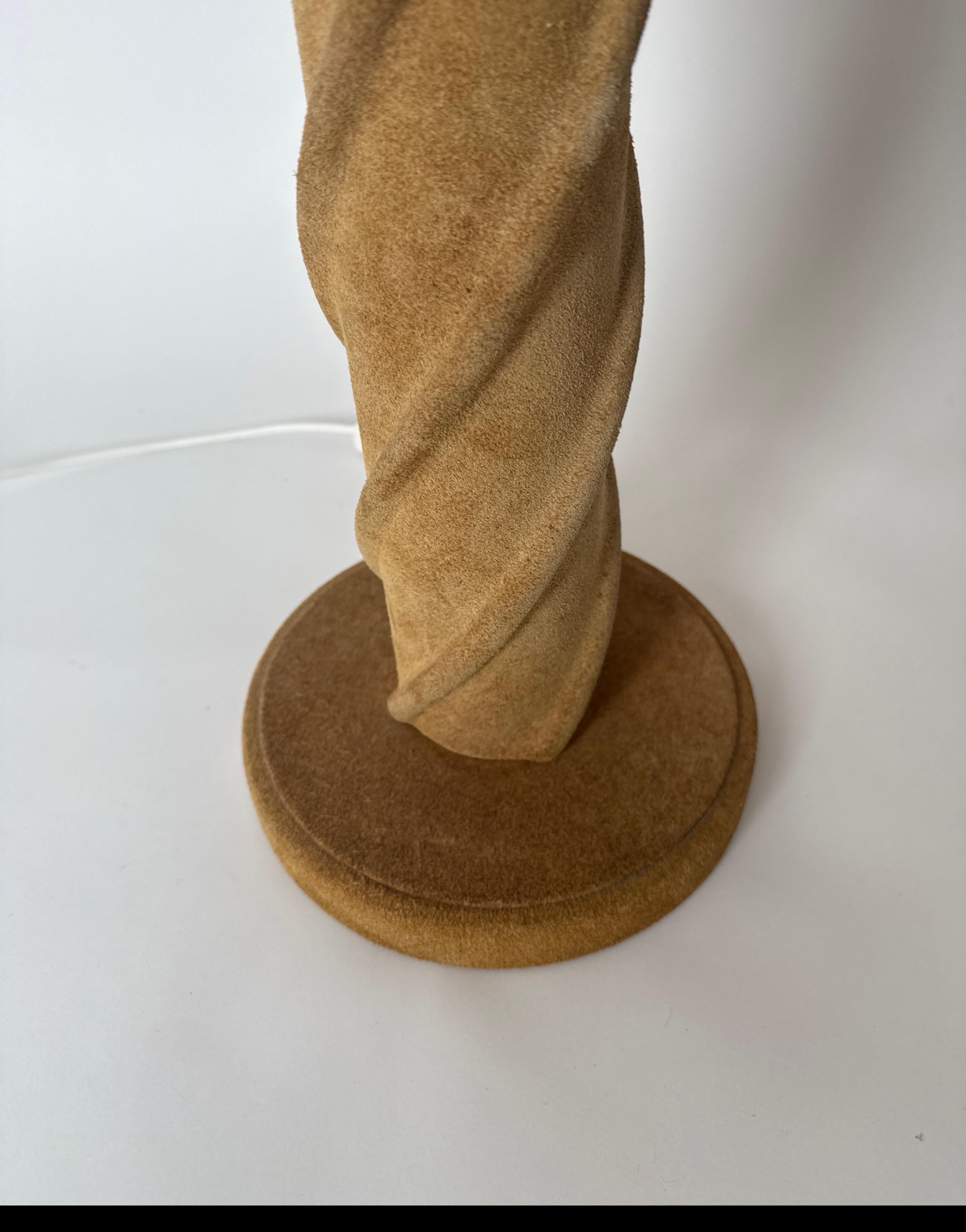 Cognac-Colored Twisted Leather Lamp in the style of Paul Dupre-Lafon France 1970 Moderno de mediados de siglo en venta
