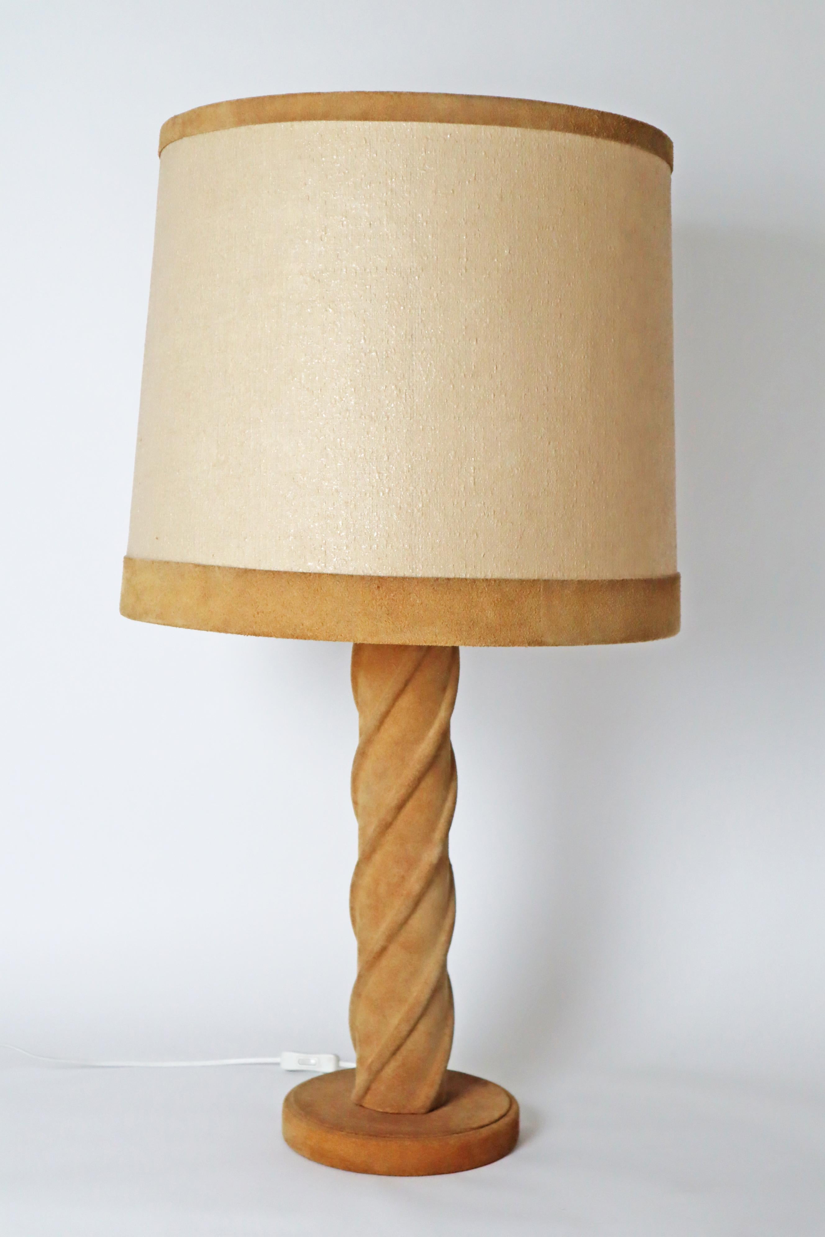 Cognac-Colored Twisted Leather Lamp in the style of Paul Dupre-Lafon France 1970 Cuero en venta