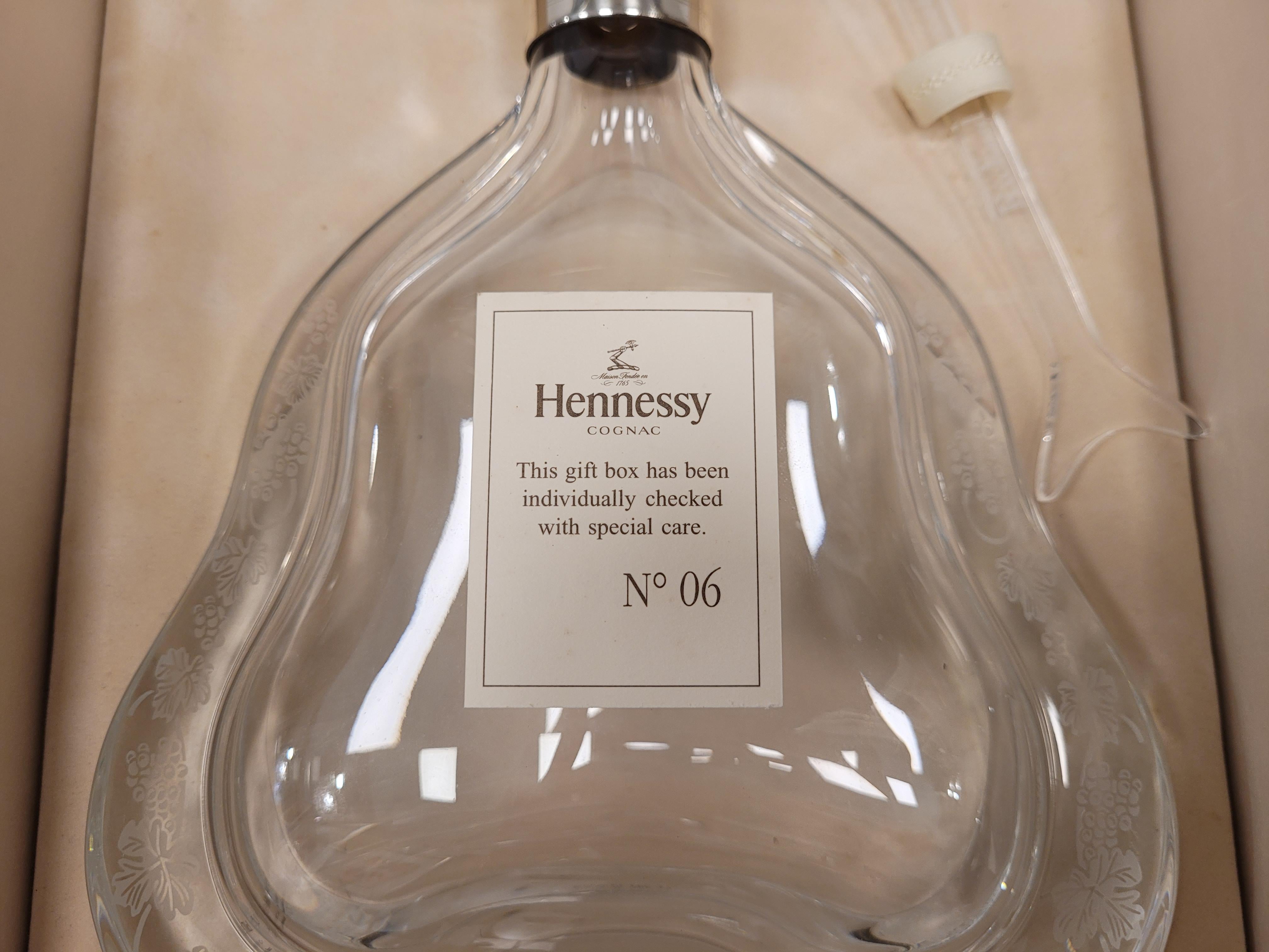 Cognac decanter bottle, Richard Hennessy, Baccarat crystal, 90's - France 2