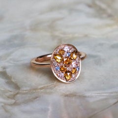 Cognac Diamond Pink Diamond No Heat Anillo con pavé de mosaico de zafiro rosa y azul