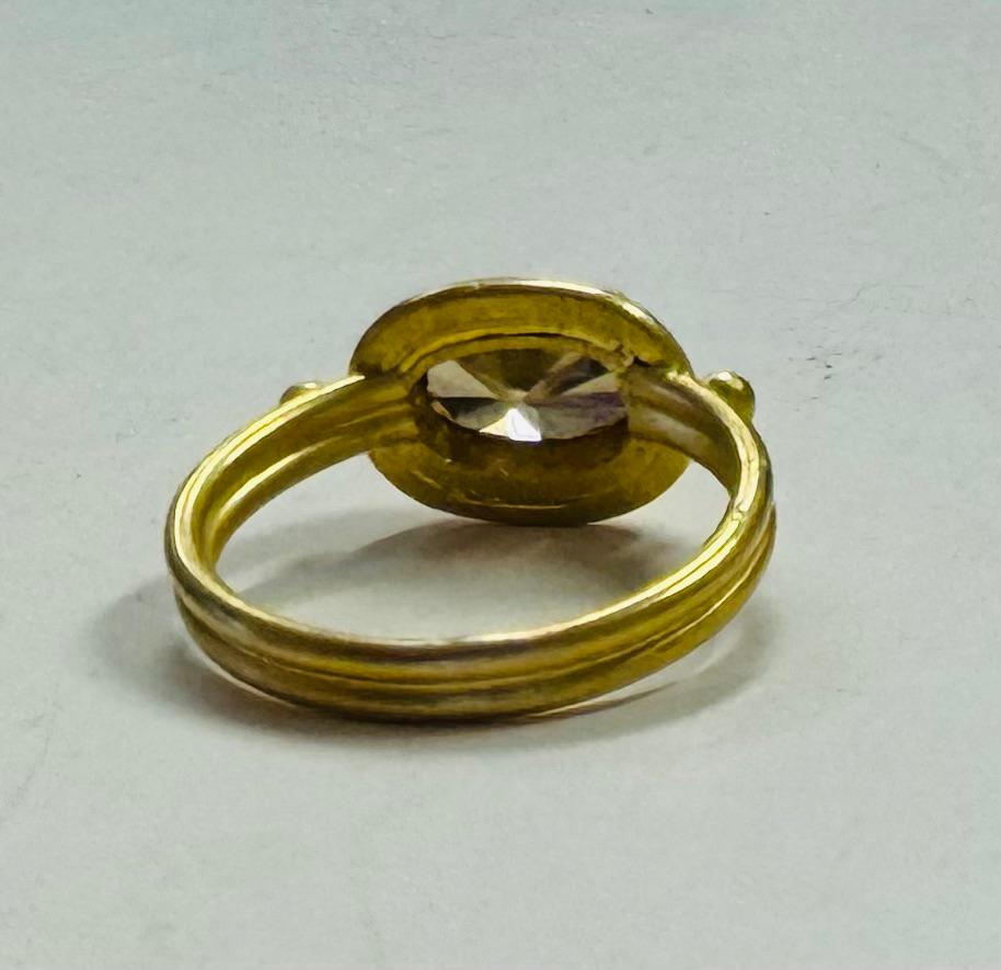 Taglio cuscino Anello con diamante cognac in oro 22 carati in vendita