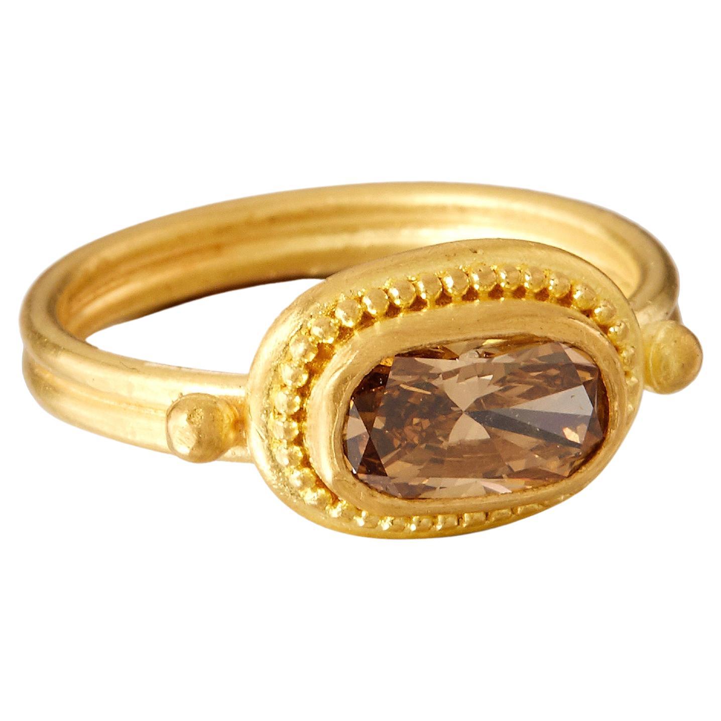 Anello con diamante cognac in oro 22 carati in vendita