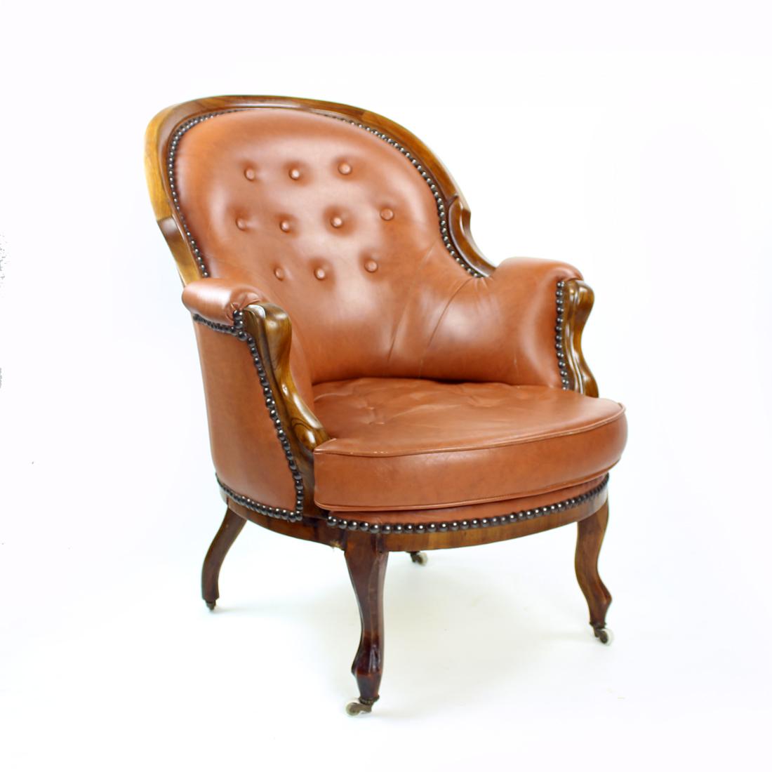 Cognacfarbener Sessel aus Kunstleder und Nussbaumholz, Tschechoslowakei 1950er Jahre im Angebot 4
