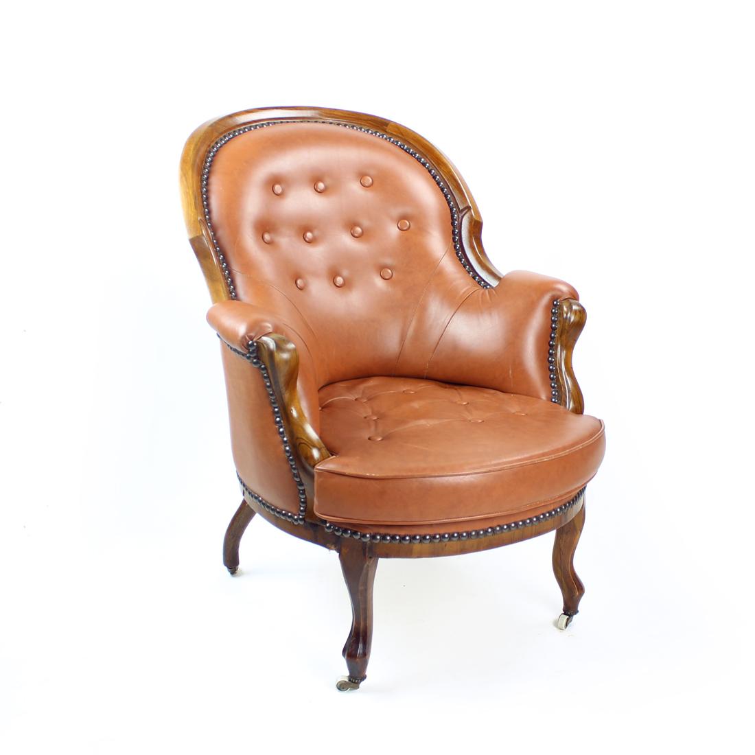 Cognacfarbener Sessel aus Kunstleder und Nussbaumholz, Tschechoslowakei 1950er Jahre im Angebot 11