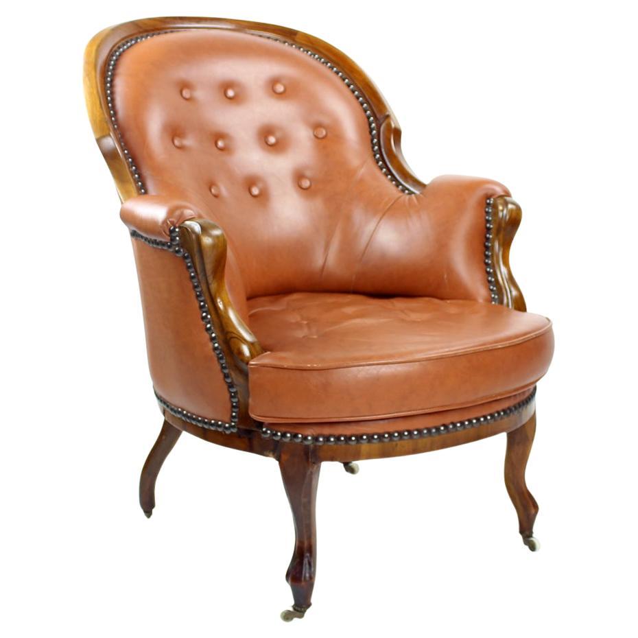 Cognacfarbener Sessel aus Kunstleder und Nussbaumholz, Tschechoslowakei 1950er Jahre im Angebot