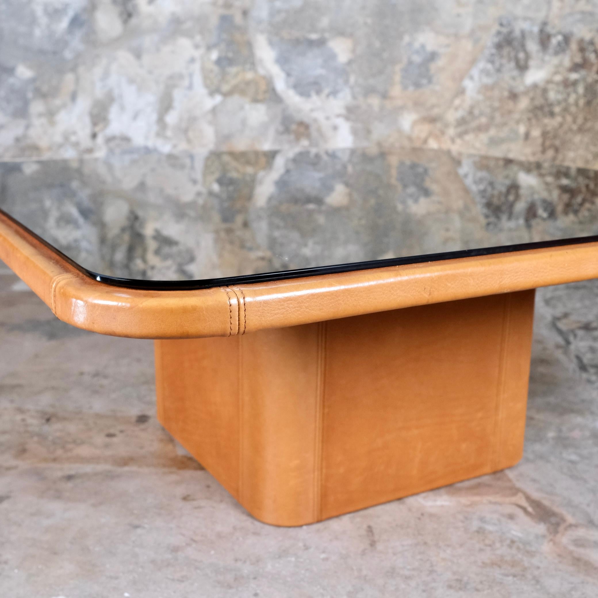 Table basse DS47 en cuir cognac et miroir par De Sede, Suisse, années 1970 en vente 4