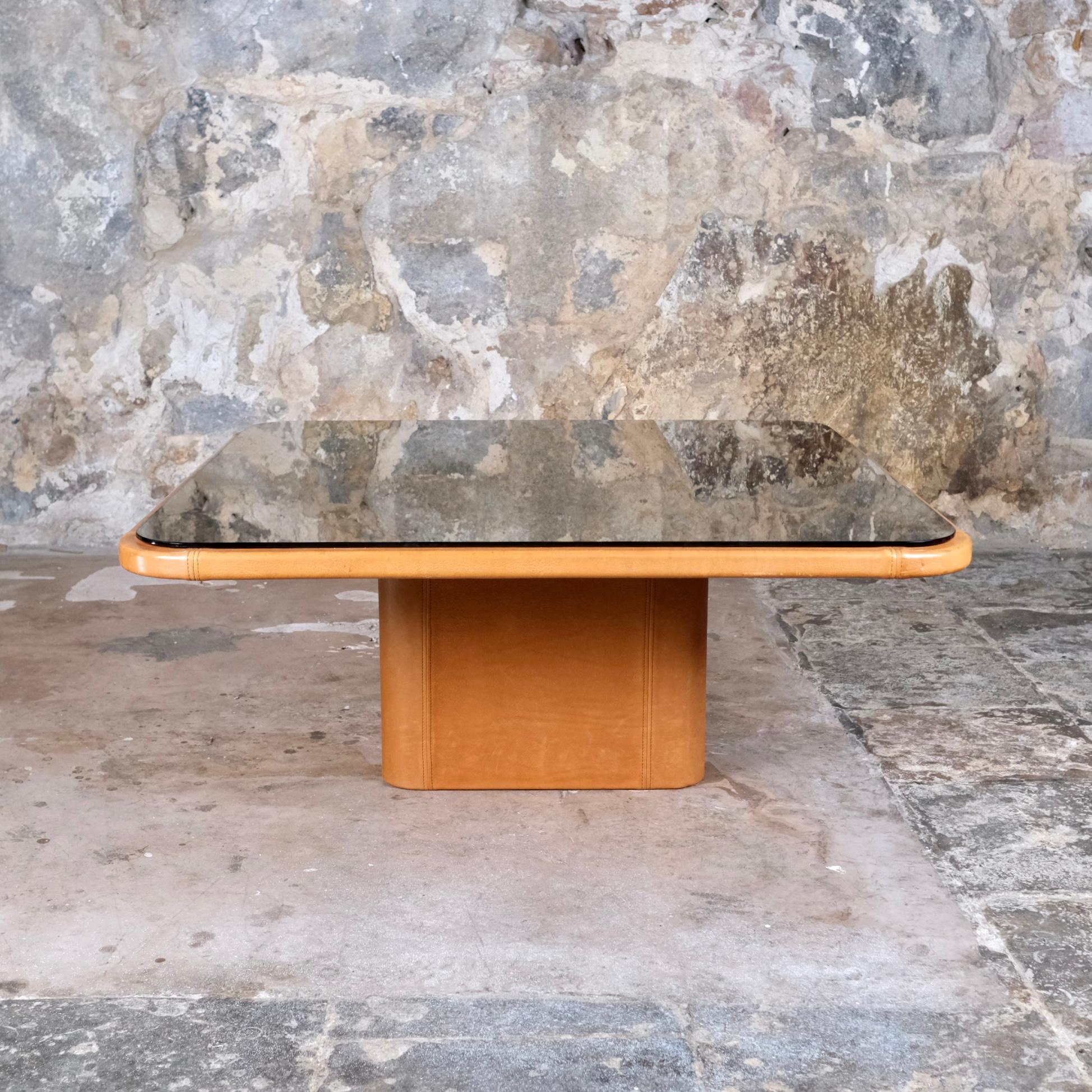 Mid-Century Modern Table basse DS47 en cuir cognac et miroir par De Sede, Suisse, années 1970 en vente