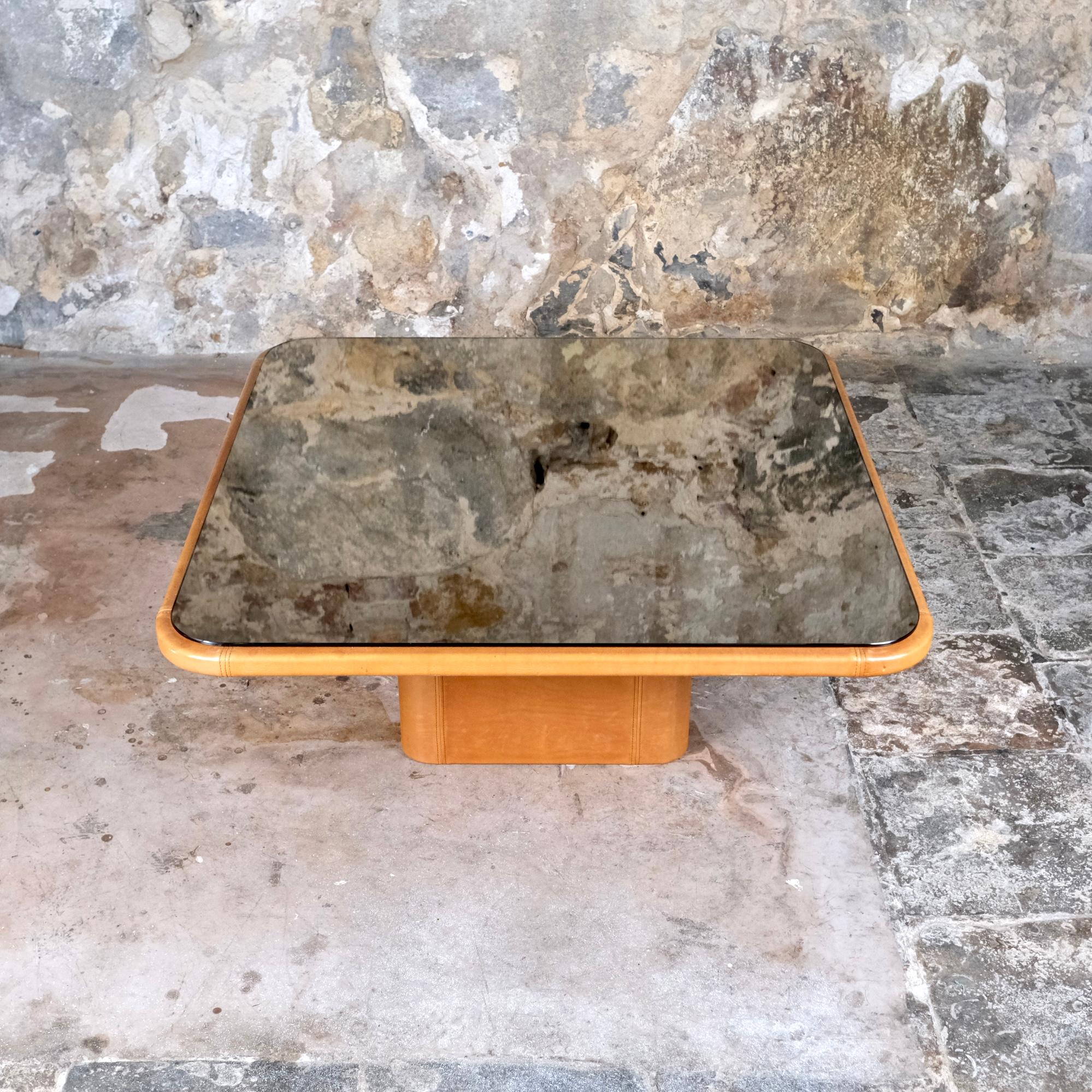 Table basse DS47 en cuir cognac et miroir par De Sede, Suisse, années 1970 Bon état - En vente à Lyon, FR