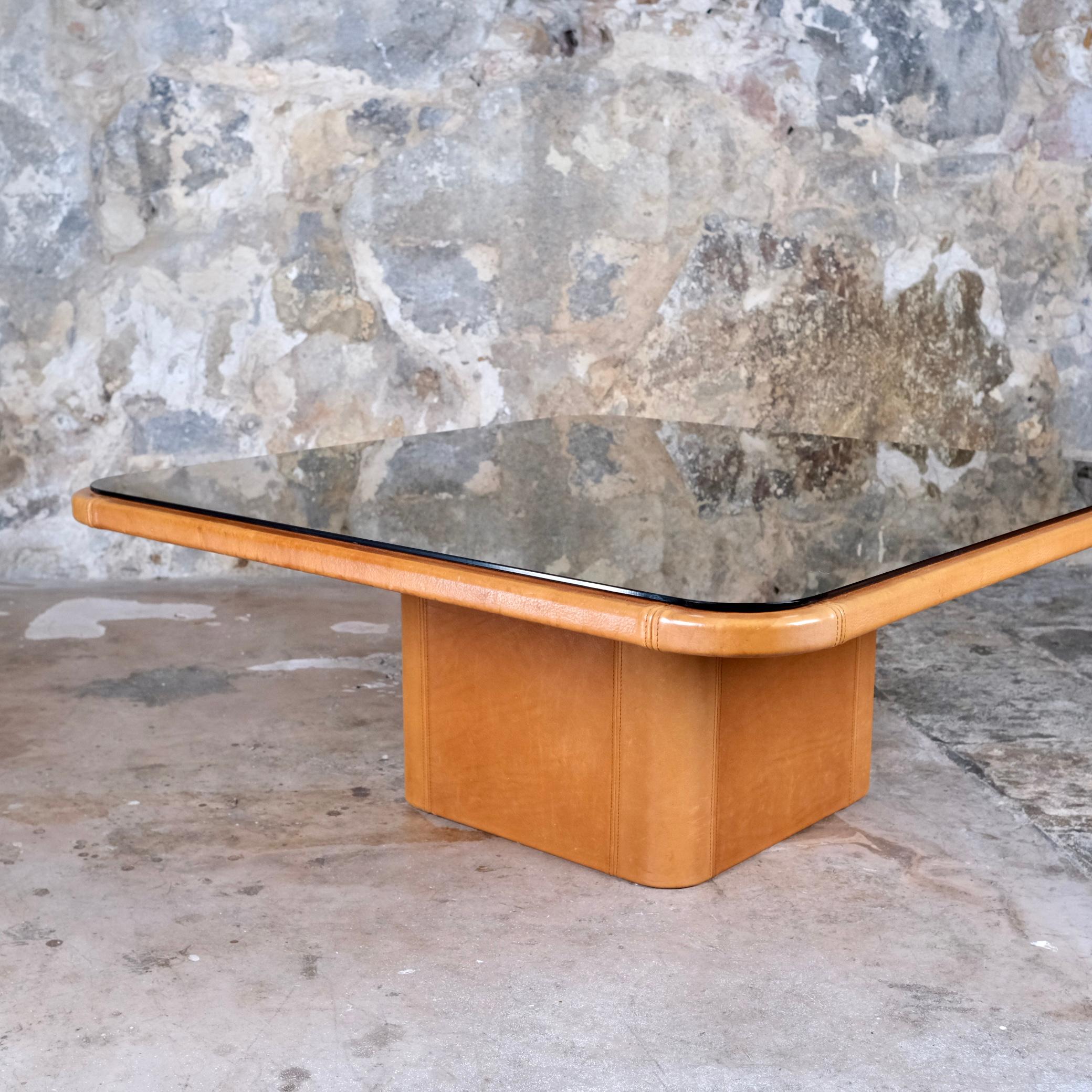 Table basse DS47 en cuir cognac et miroir par De Sede, Suisse, années 1970 en vente 2