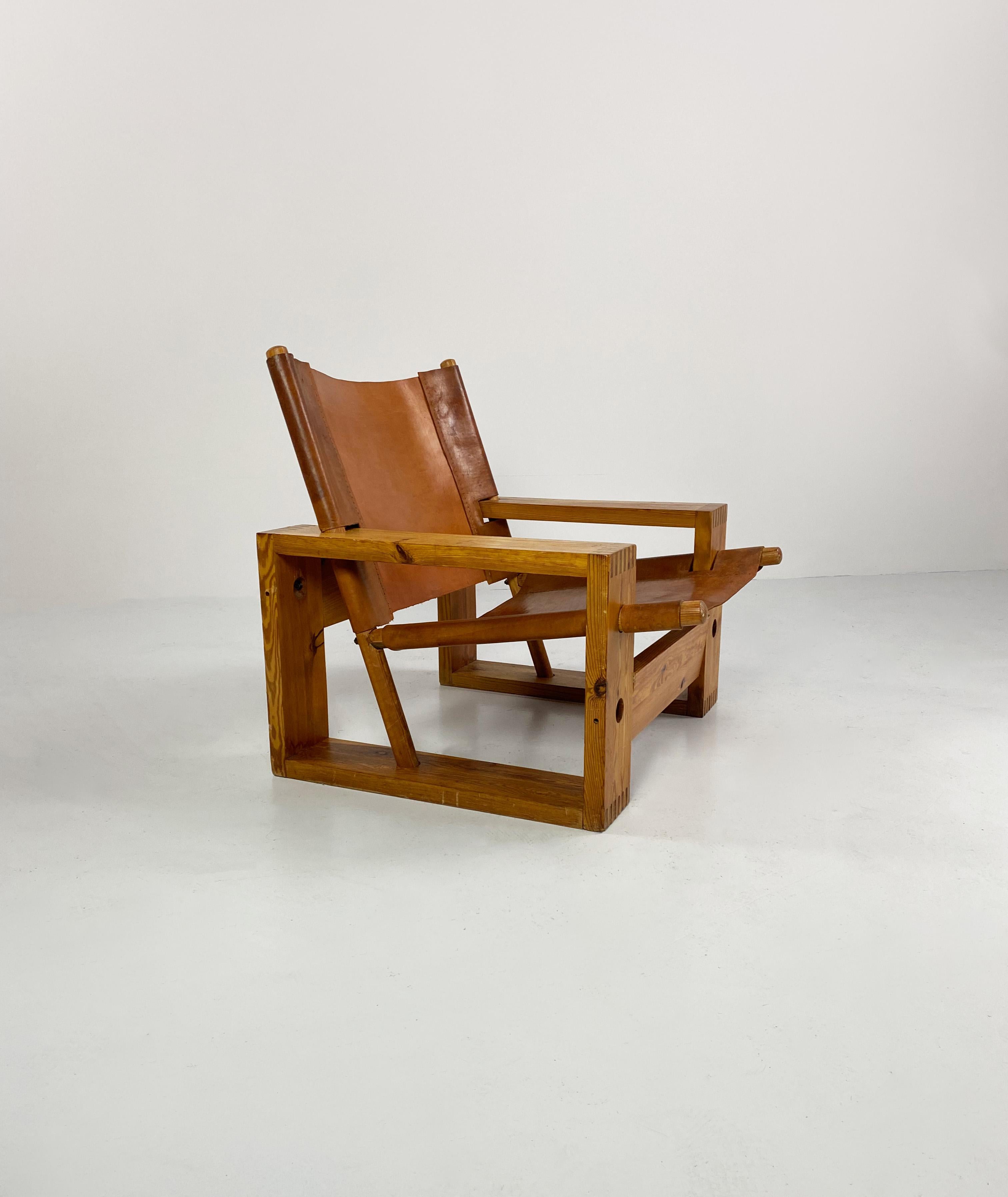 A superb lounge chair designed by Ate Van Apeldoorn and produced by Houtwerk Hattem, the Dutch furniture manufacturer he founded in 1958. 

Composed from a pine frame with thick inset dowels that support a cognac leather seat and back rest. The