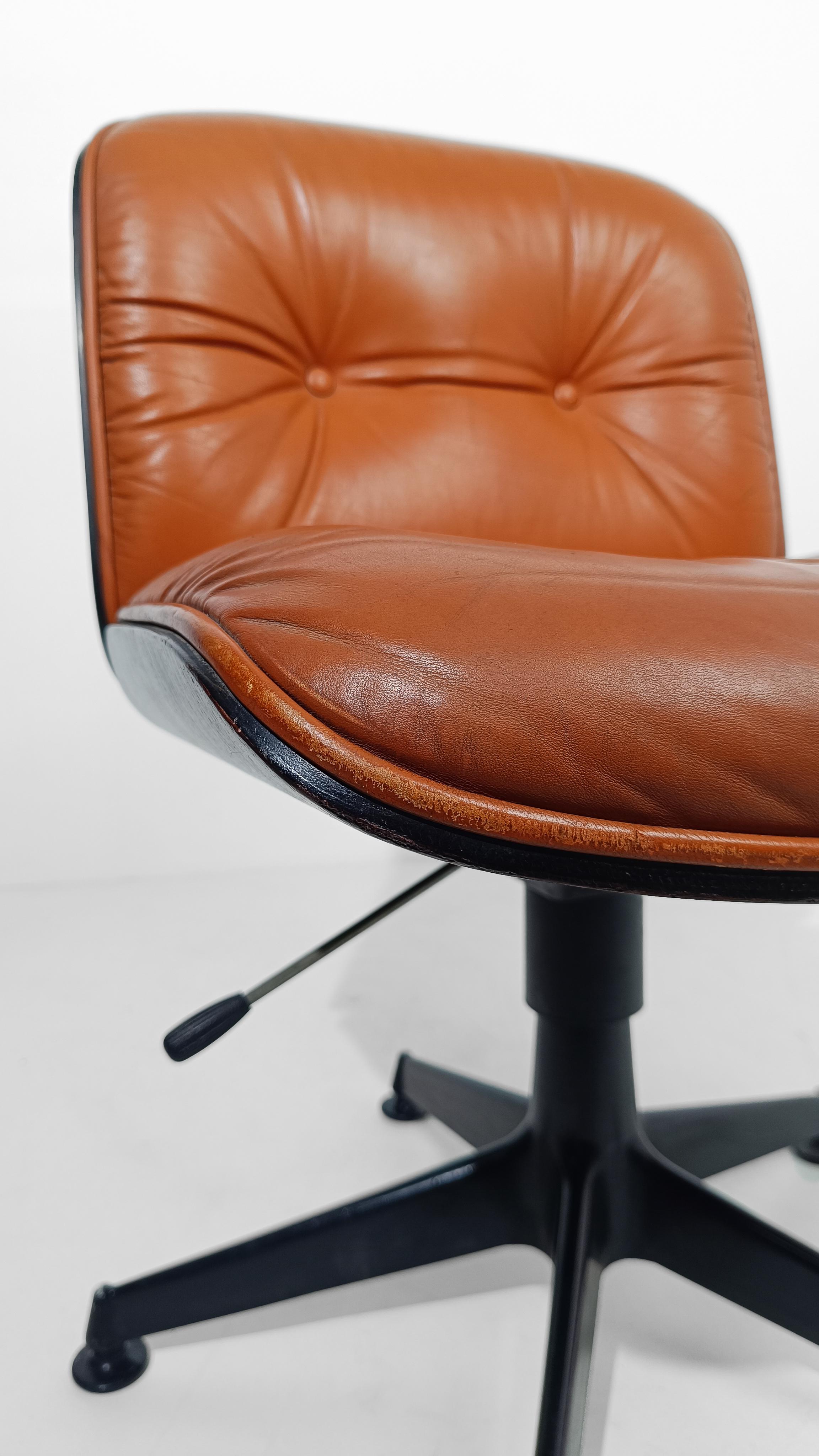 Silla de oficina de cuero coñac y palisandro de Ico Parisi para MIM Roma Italia, años 60 en venta 4