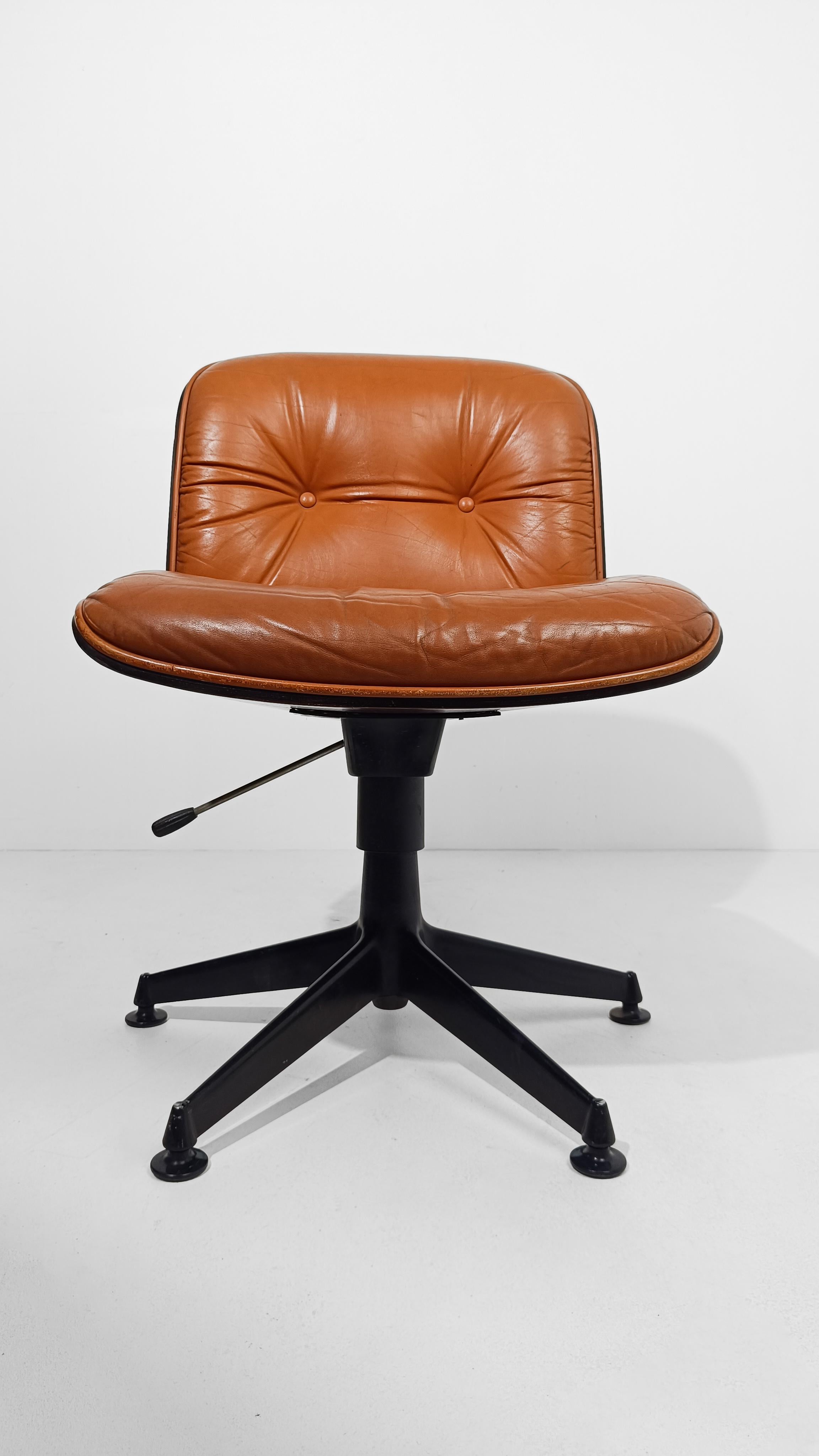 Silla de oficina de cuero coñac y palisandro de Ico Parisi para MIM Roma Italia, años 60 en venta 5