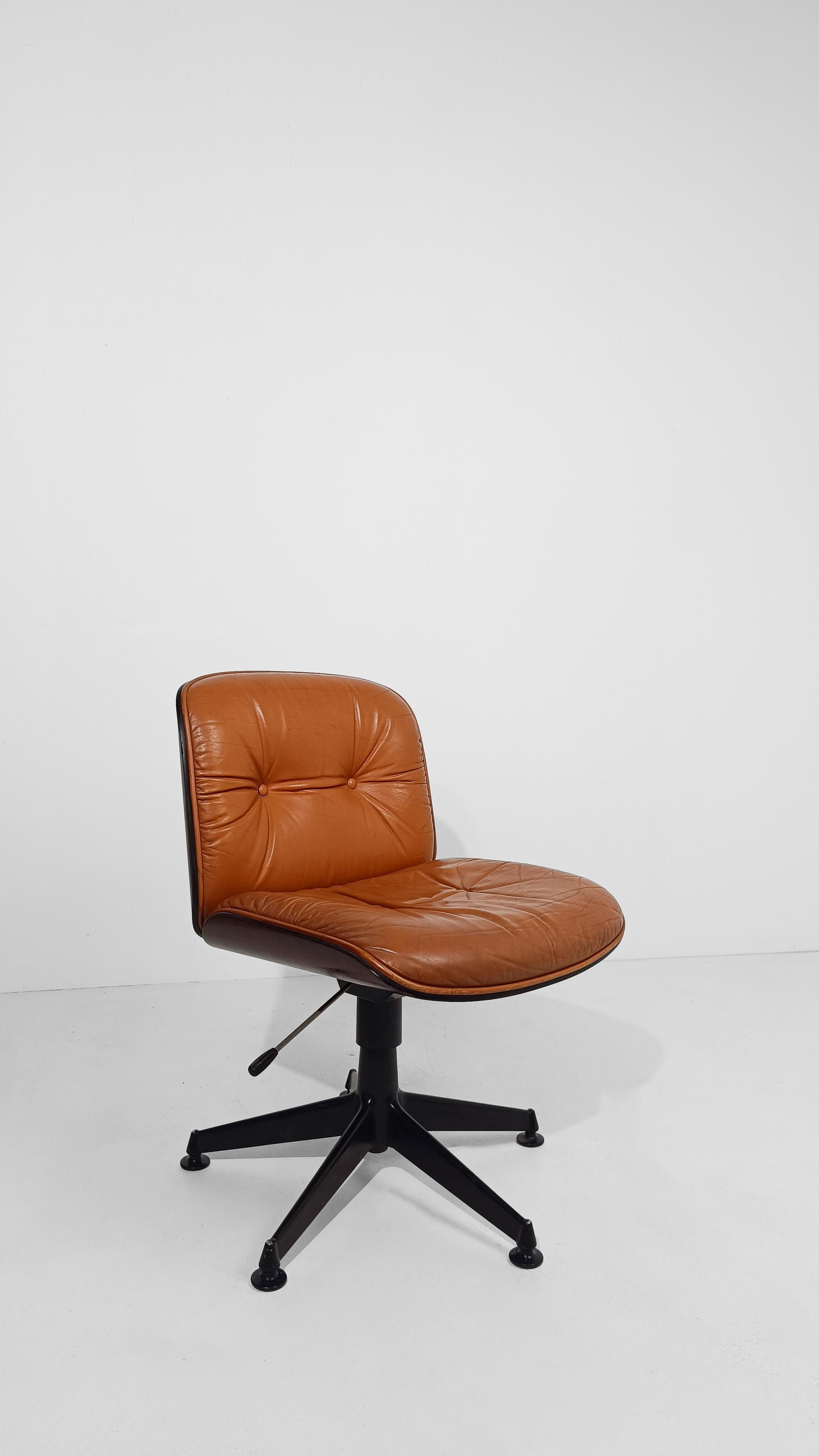 Silla de oficina de cuero coñac y palisandro de Ico Parisi para MIM Roma Italia, años 60 en venta 7