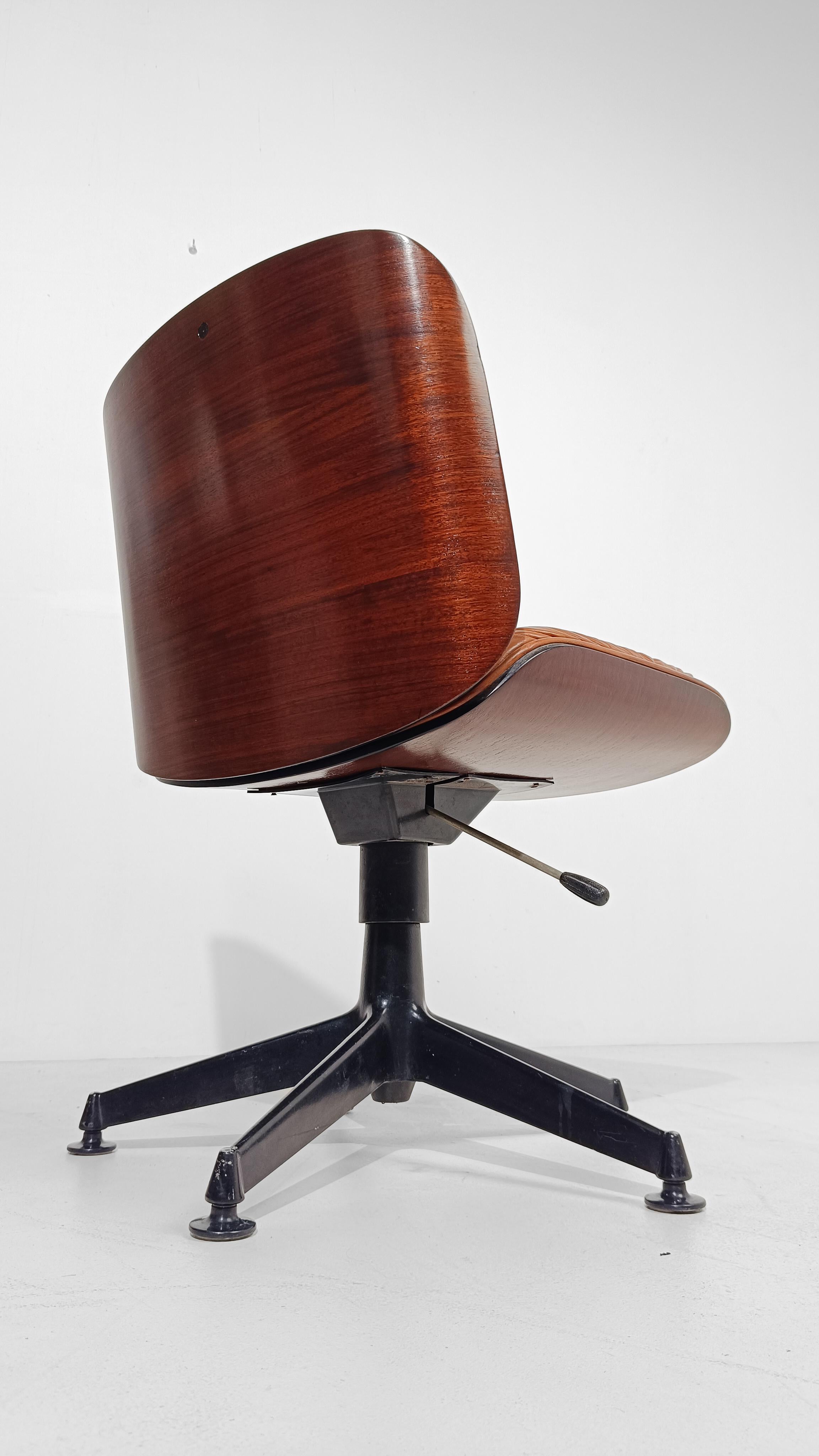 Silla de oficina de cuero coñac y palisandro de Ico Parisi para MIM Roma Italia, años 60 Italiano en venta