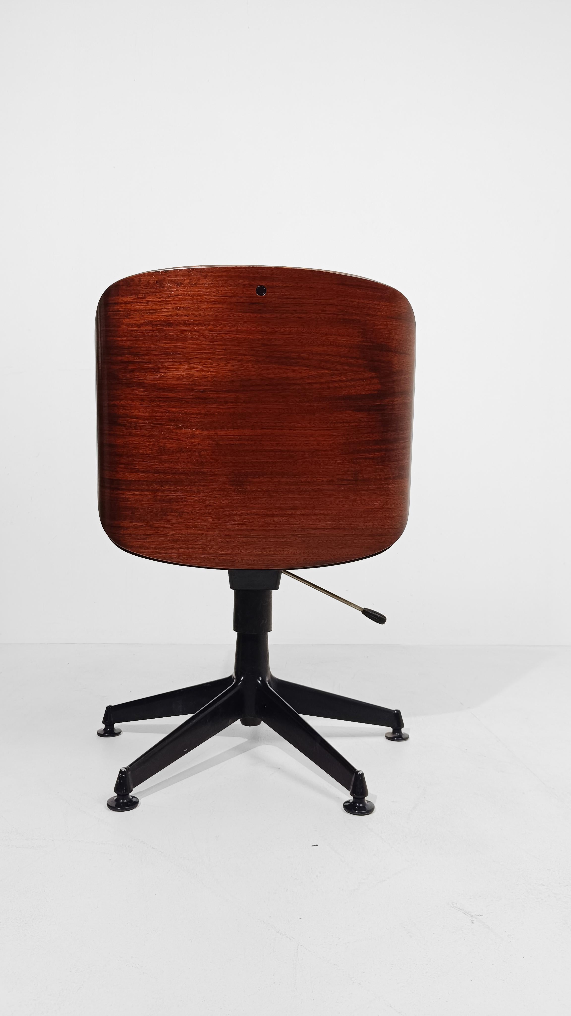 Silla de oficina de cuero coñac y palisandro de Ico Parisi para MIM Roma Italia, años 60 Aluminio en venta