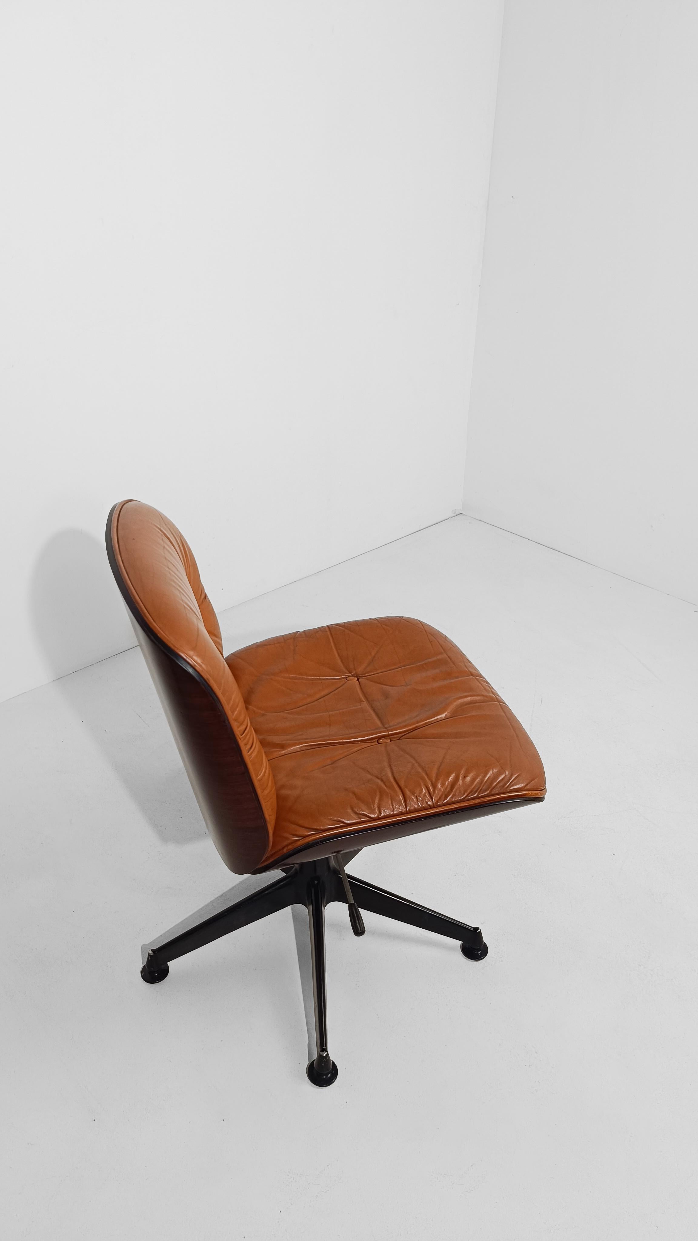 Silla de oficina de cuero coñac y palisandro de Ico Parisi para MIM Roma Italia, años 60 en venta 2