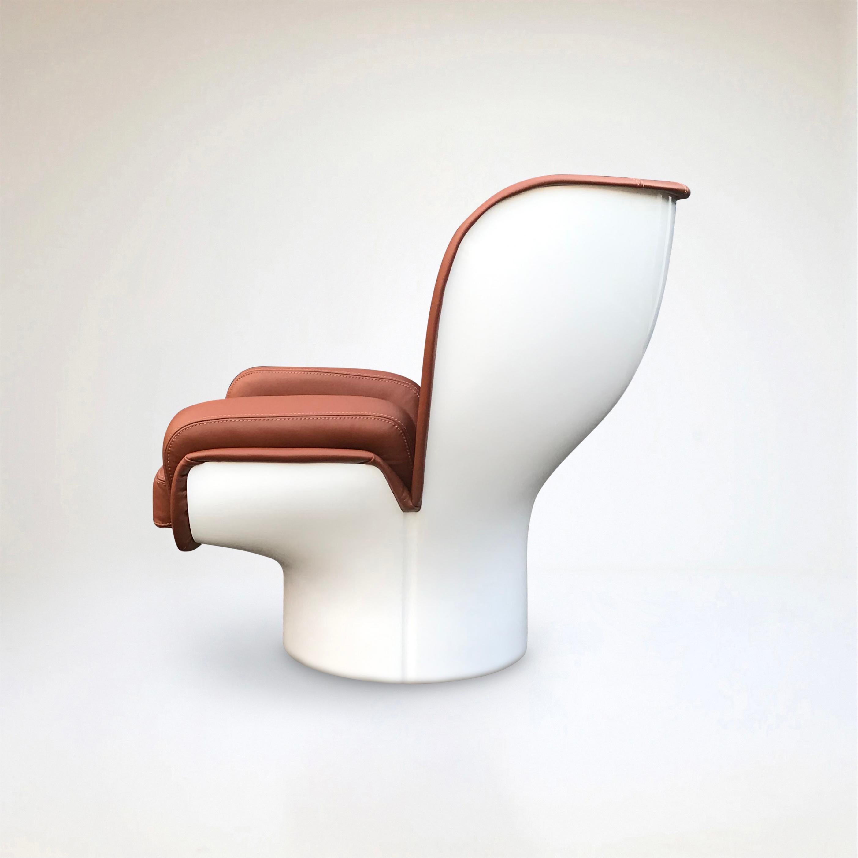 Italian Cognac leather and white Elda chair by Joe Colombo for Longhi Italy For Sale