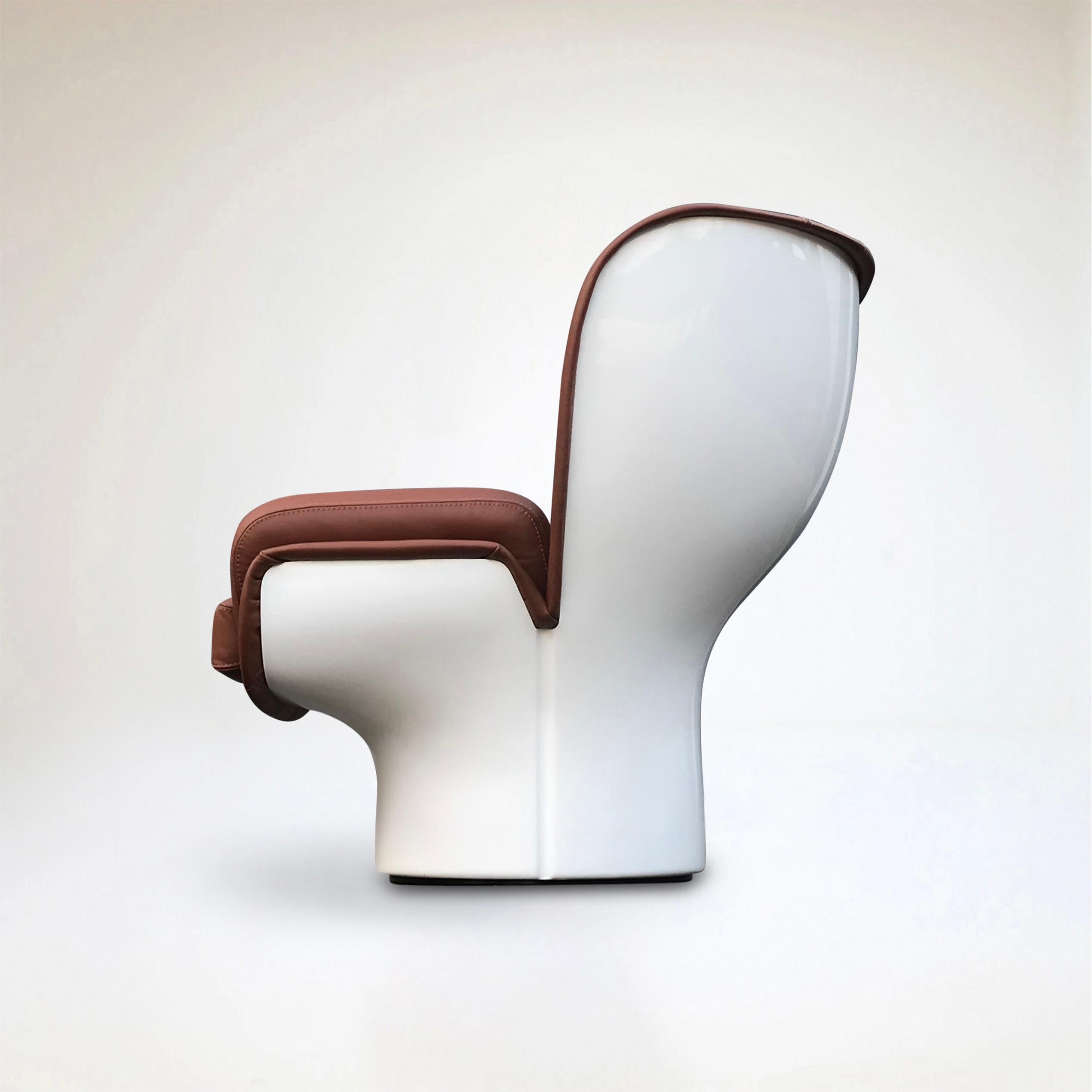 Cognac leather and white Elda chair by Joe Colombo for Longhi Italy In New Condition For Sale In Stavenisse, NL