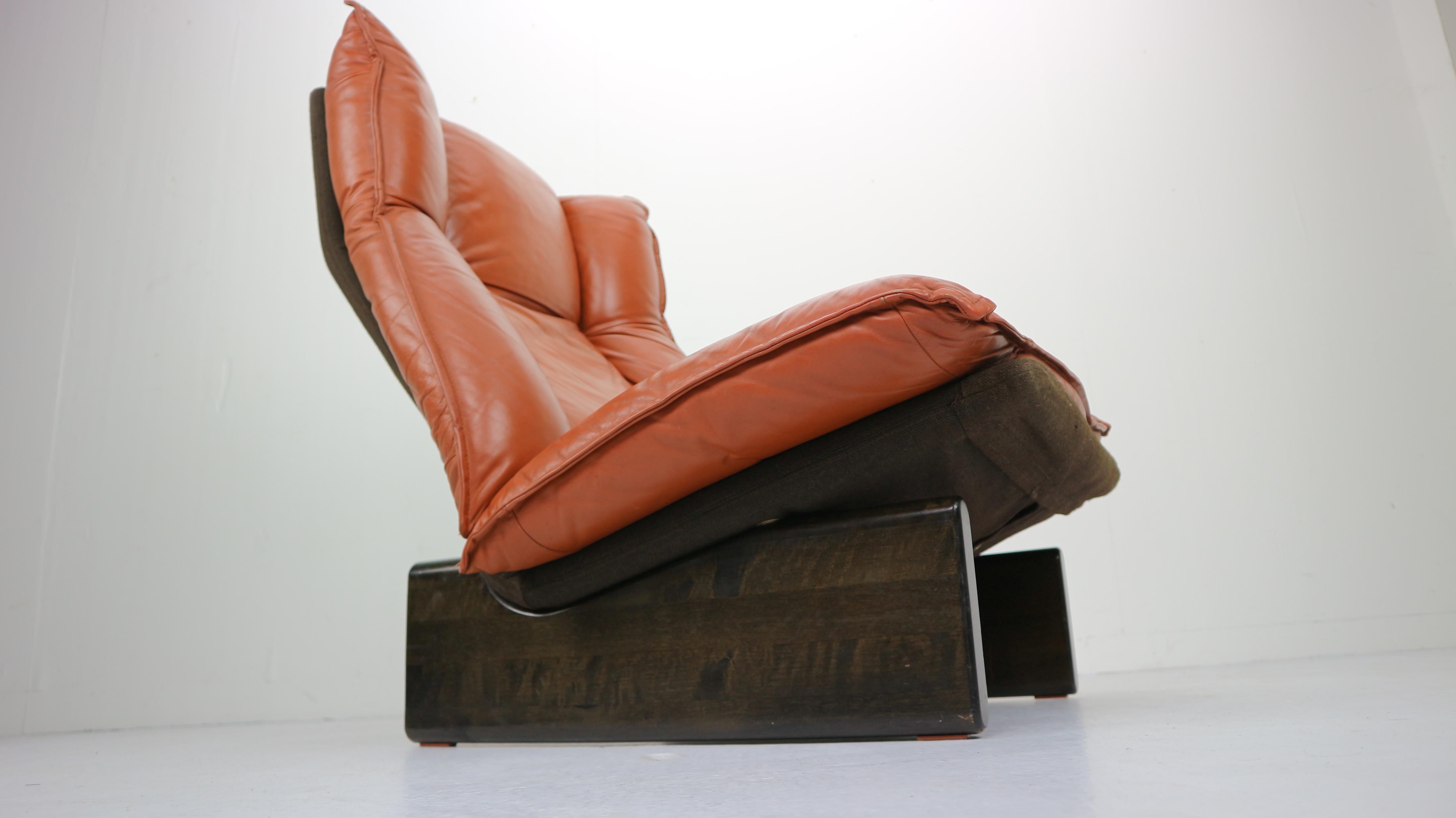 Cognac Leather and Wood Lounge Chair, Dutch Modern Design, 1970s In Good Condition In The Hague, NL
