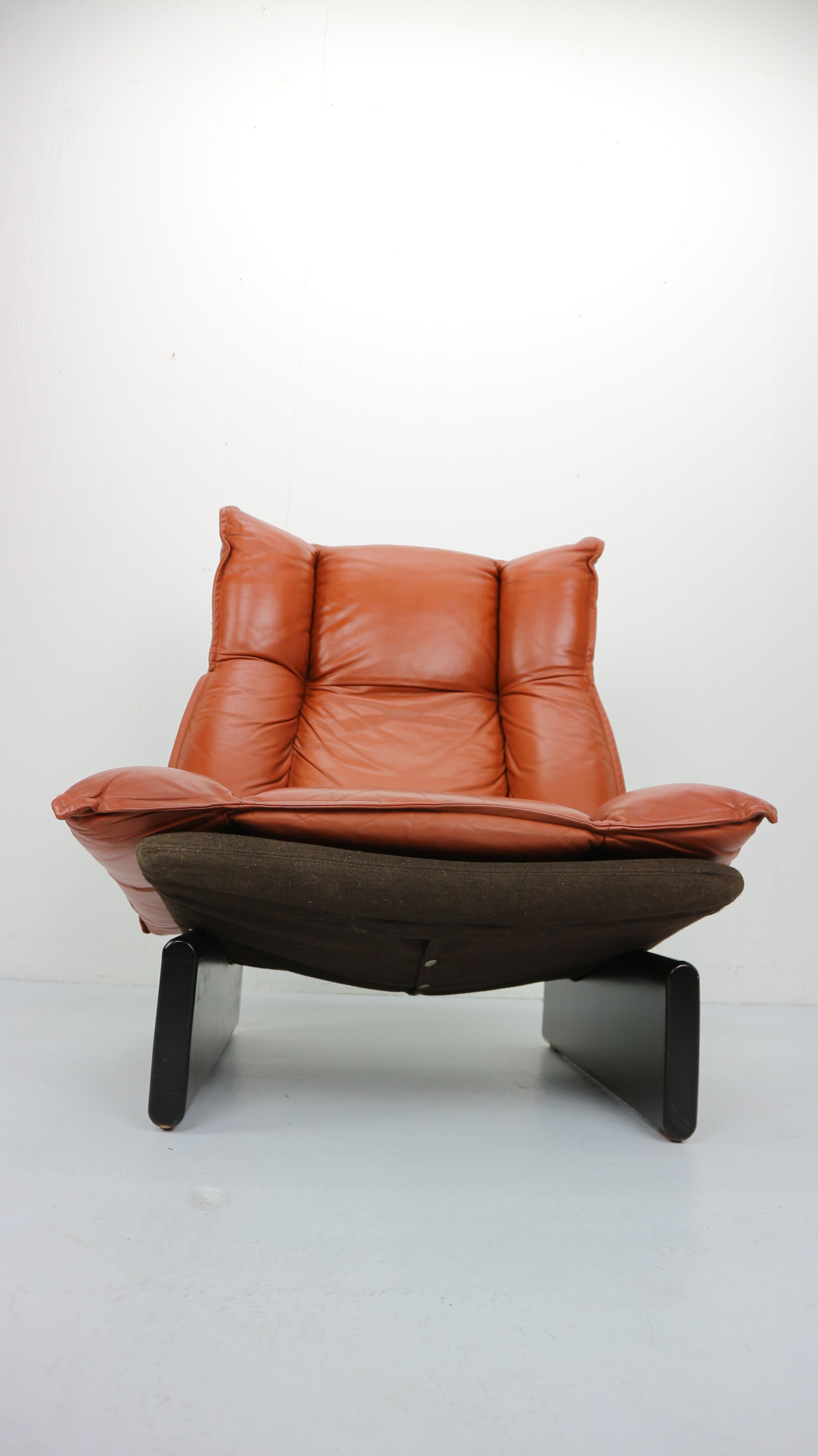 Late 20th Century Cognac Leather and Wood Lounge Chair, Dutch Modern Design, 1970s