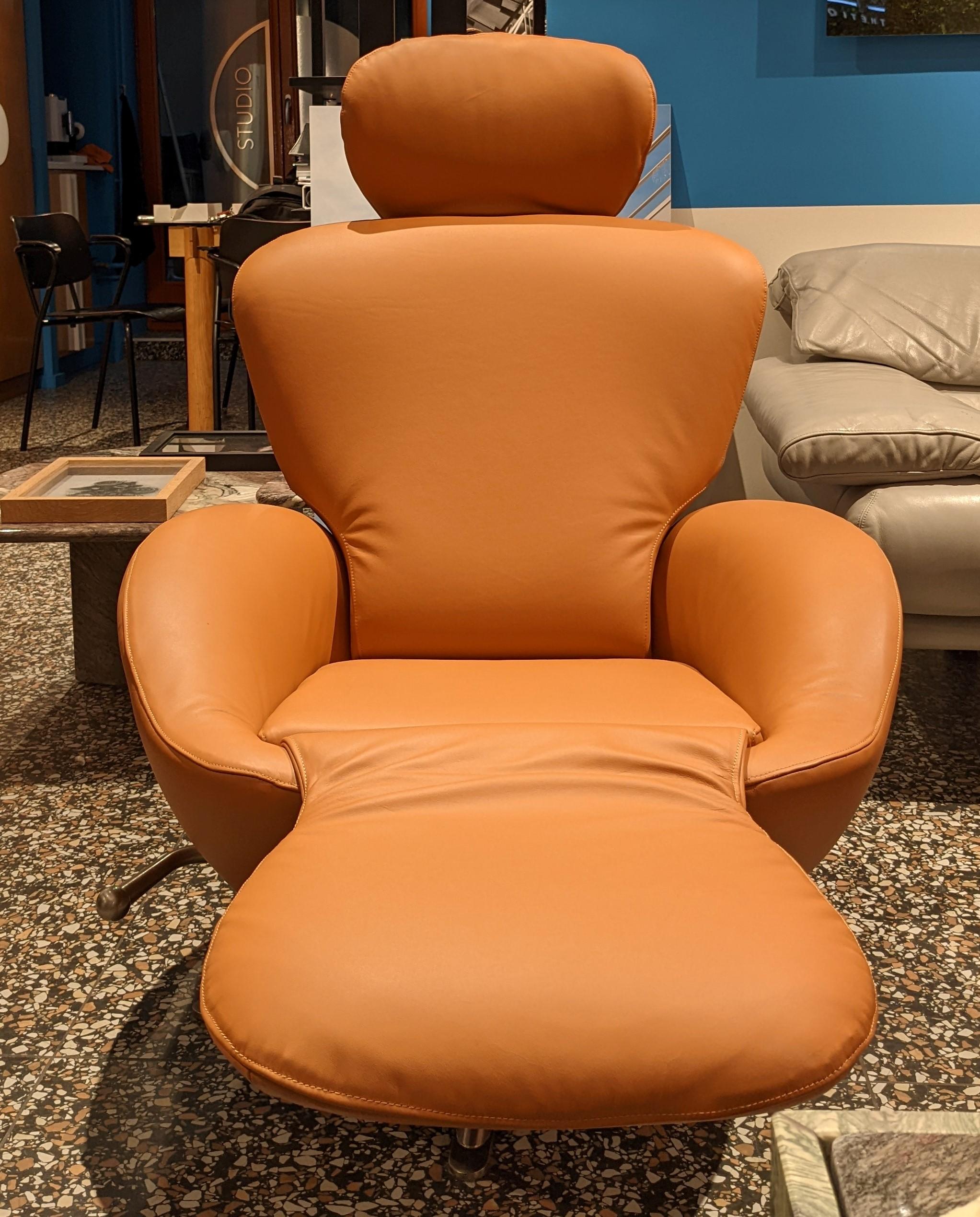 A versatile design piece with contemporary lines, the DODO leather armchair was designed by Japanese designer Toshiyuki Kita for Cassina, Italian manufacture.

From a reading chair to a chaise longue, Dodo fits perfectly into any contemporary