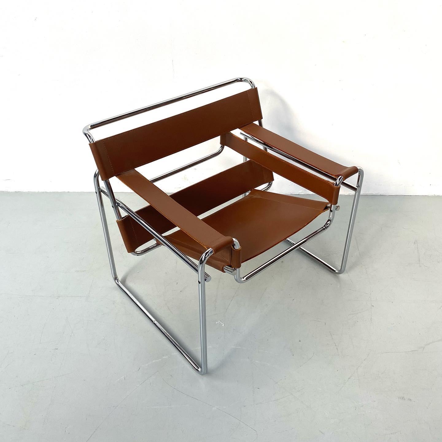 This cognac leather and chromed steel B3 or Wassily chair was designed by Marcel Breuer for Knoll in 1925.
Marcel Breuer's (1902, Hungary) inspiration for the Wassily Chair came when he bought his first bicycle at the age of 23. The frame and the