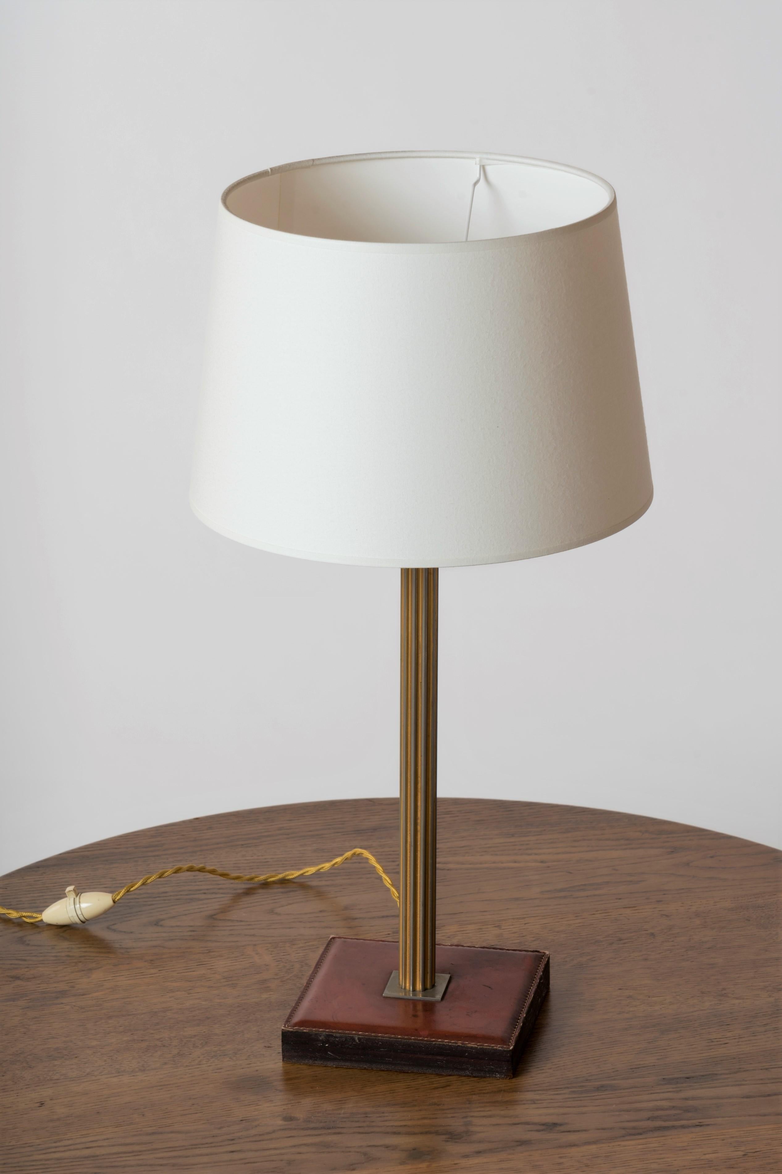 Cognac Leather Base and Brass Table Lamp by Delvaux, Belgium 1960s In Fair Condition For Sale In New York, NY
