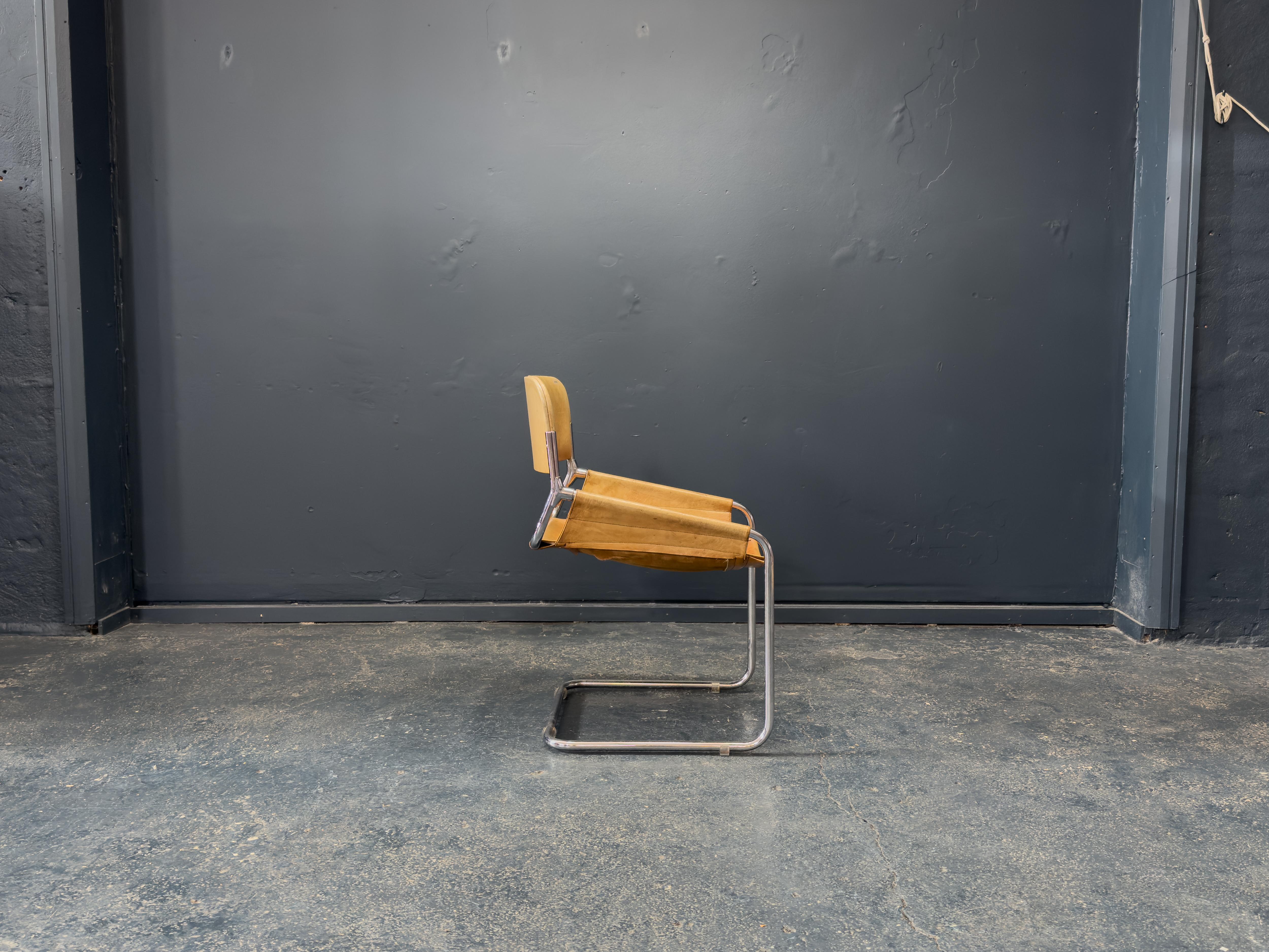 Sillón tubular de cuero coñac y cromo Danés en venta