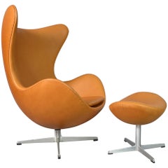 Cognac Leather Egg Chair and Ottoman by Arne Jacobsen for Fritz Hansen, 1970