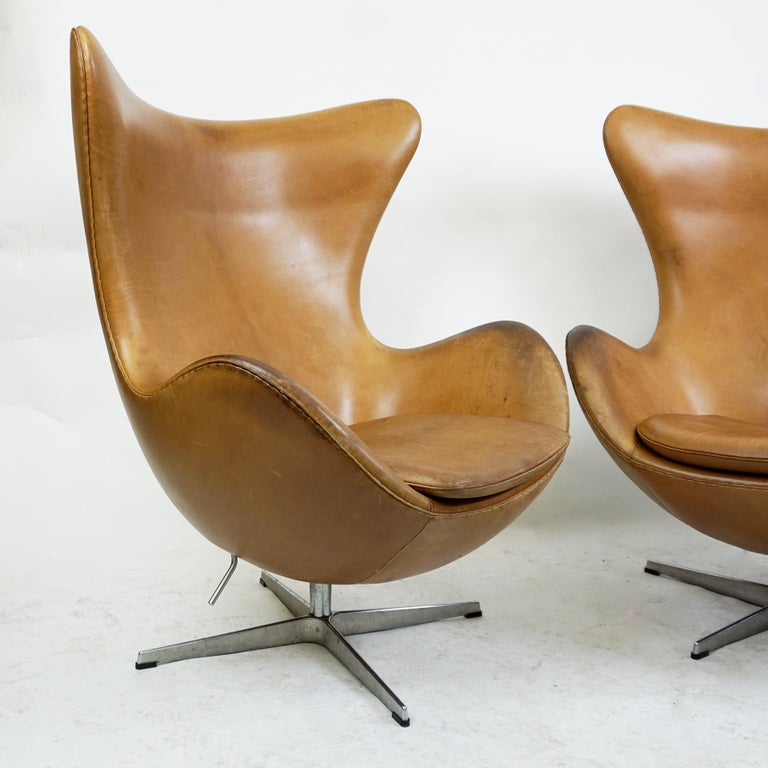 Cognac Leather Egg Chair, Mod. 3317 by Arne Jacobsen for Fritz Hansen
