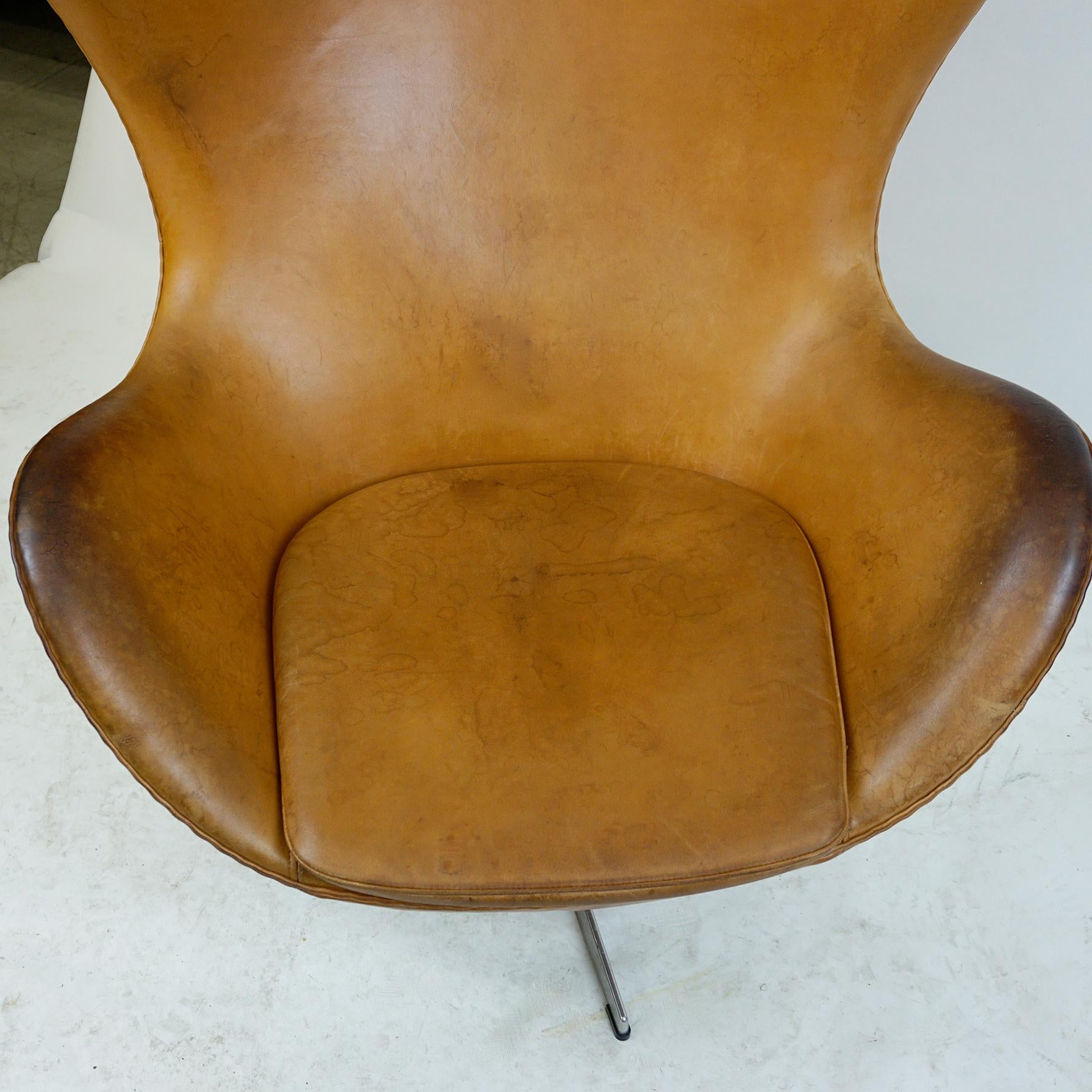 Scandinavo moderno Sedia Egg in pelle cognac, Mod. 3317 di Arne Jacobsen per Fritz Hansen in vendita