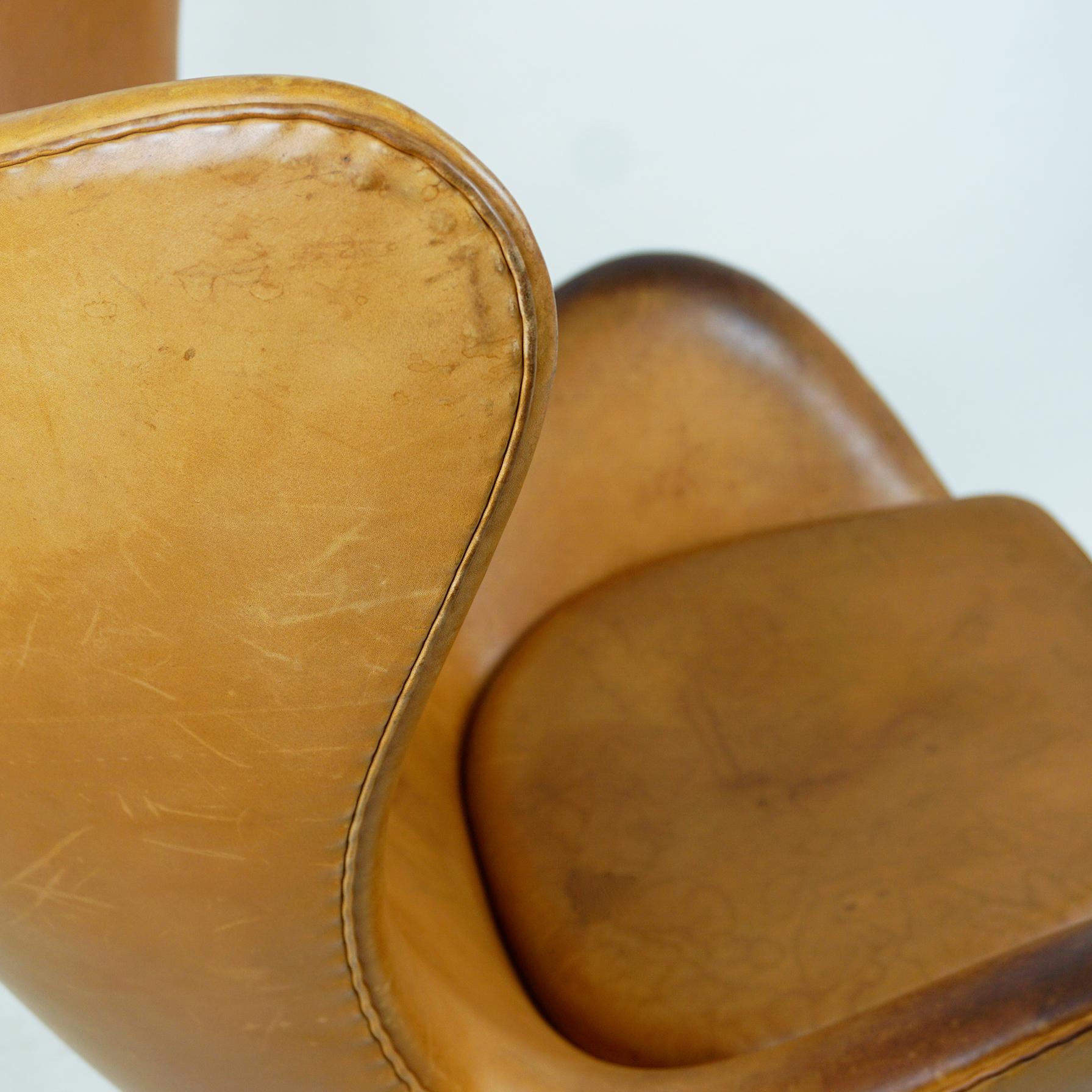 Danese Sedia Egg in pelle cognac, Mod. 3317 di Arne Jacobsen per Fritz Hansen in vendita