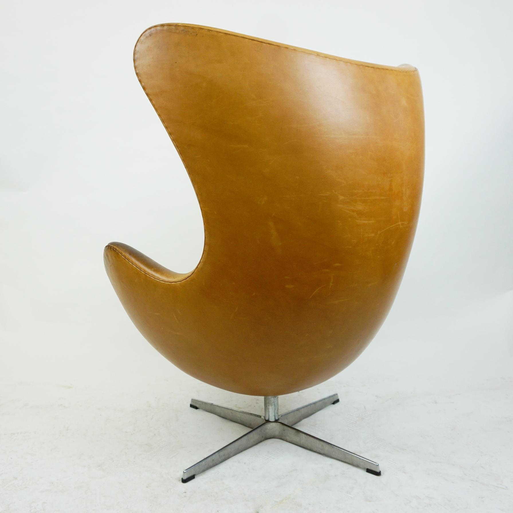 Danish Cognac Leather Egg Chair, Mod. 3317 by Arne Jacobsen for Fritz Hansen
