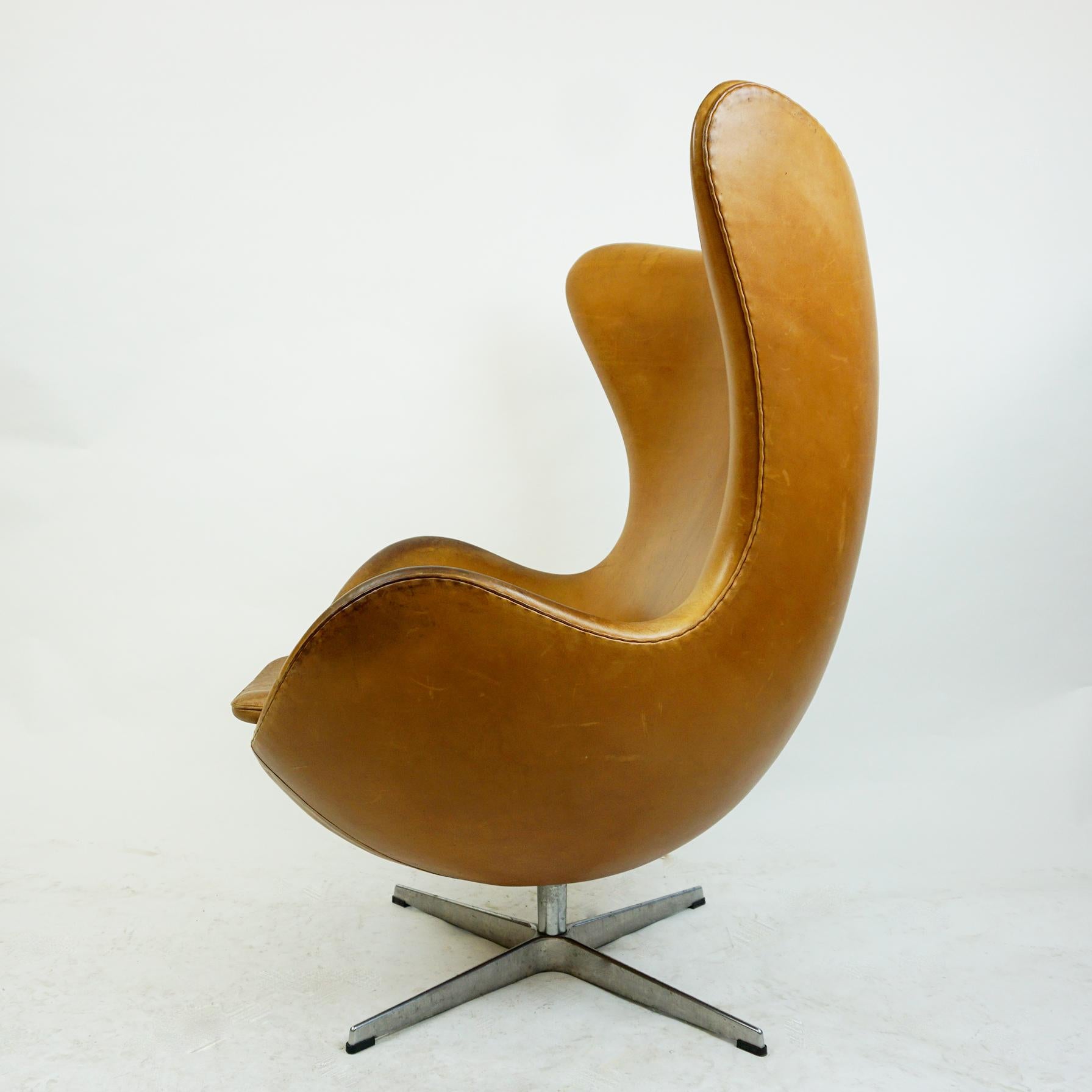 Cast Cognac Leather Egg Chair, Mod. 3317 by Arne Jacobsen for Fritz Hansen