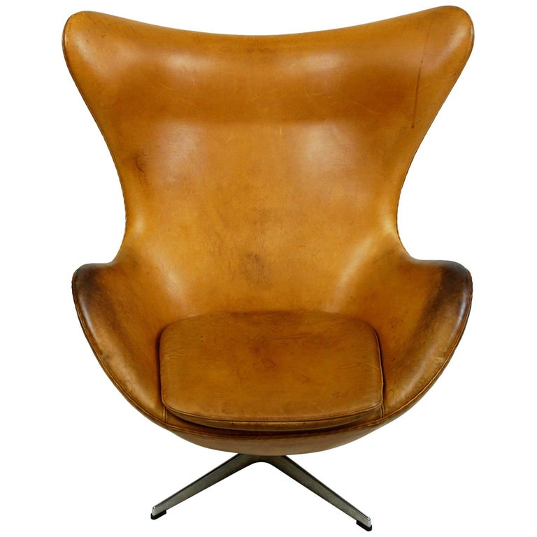Cognac Leather Egg Chair, Mod. 3317 by Arne Jacobsen for Fritz Hansen at  1stDibs