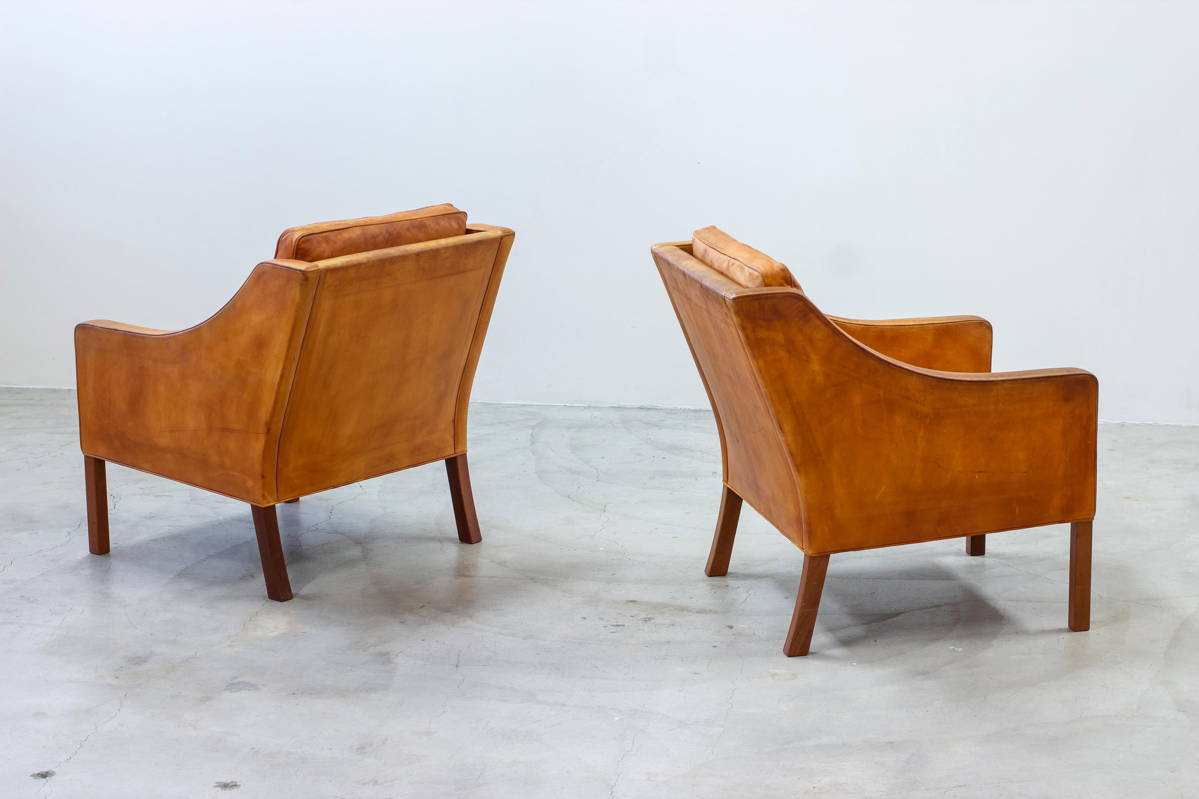 Scandinavian Modern Cognac leather lounge chairs 2207 by Børge Mogensen, Fredericia stolefabrik