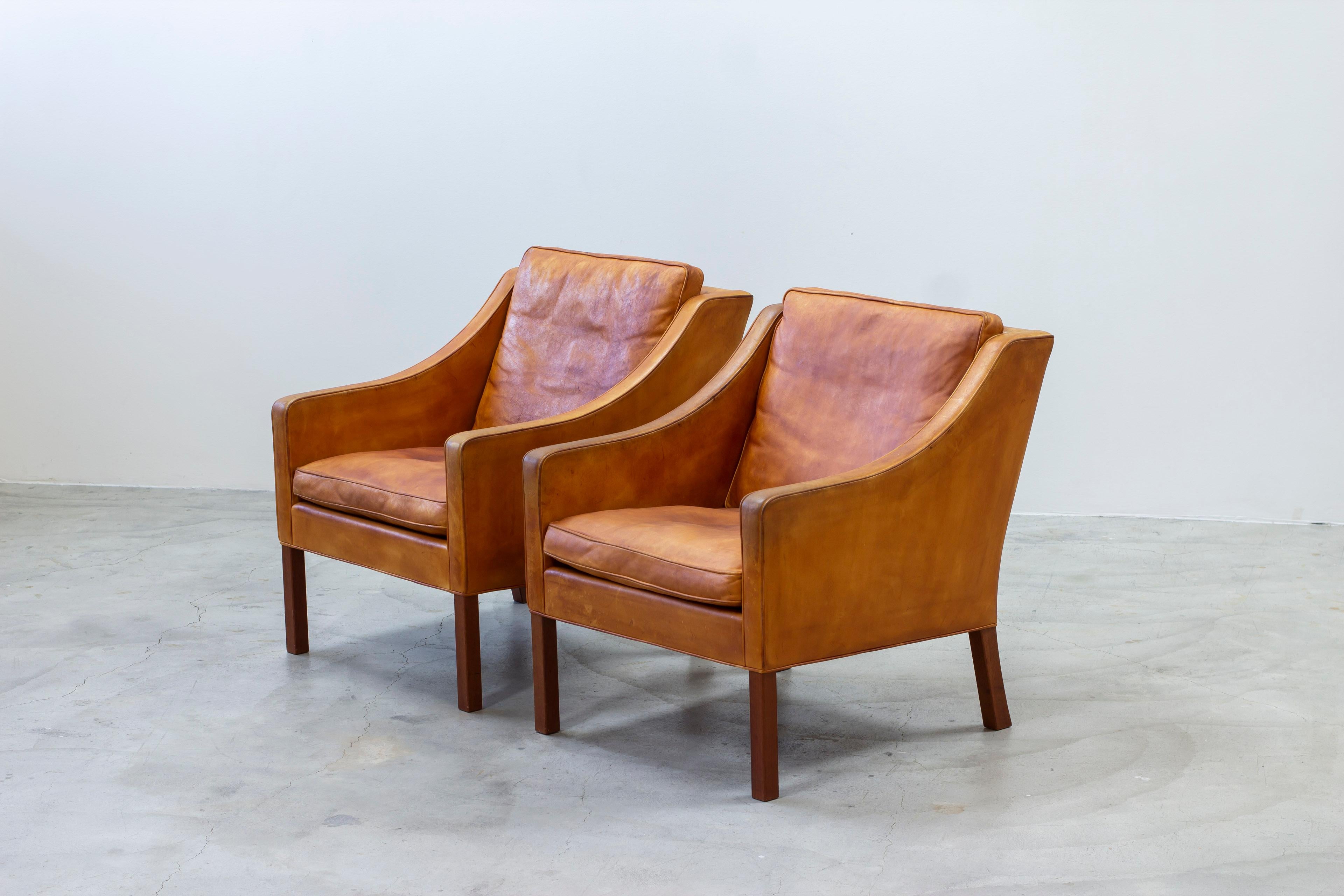 Danish Cognac leather lounge chairs 2207 by Børge Mogensen, Fredericia stolefabrik