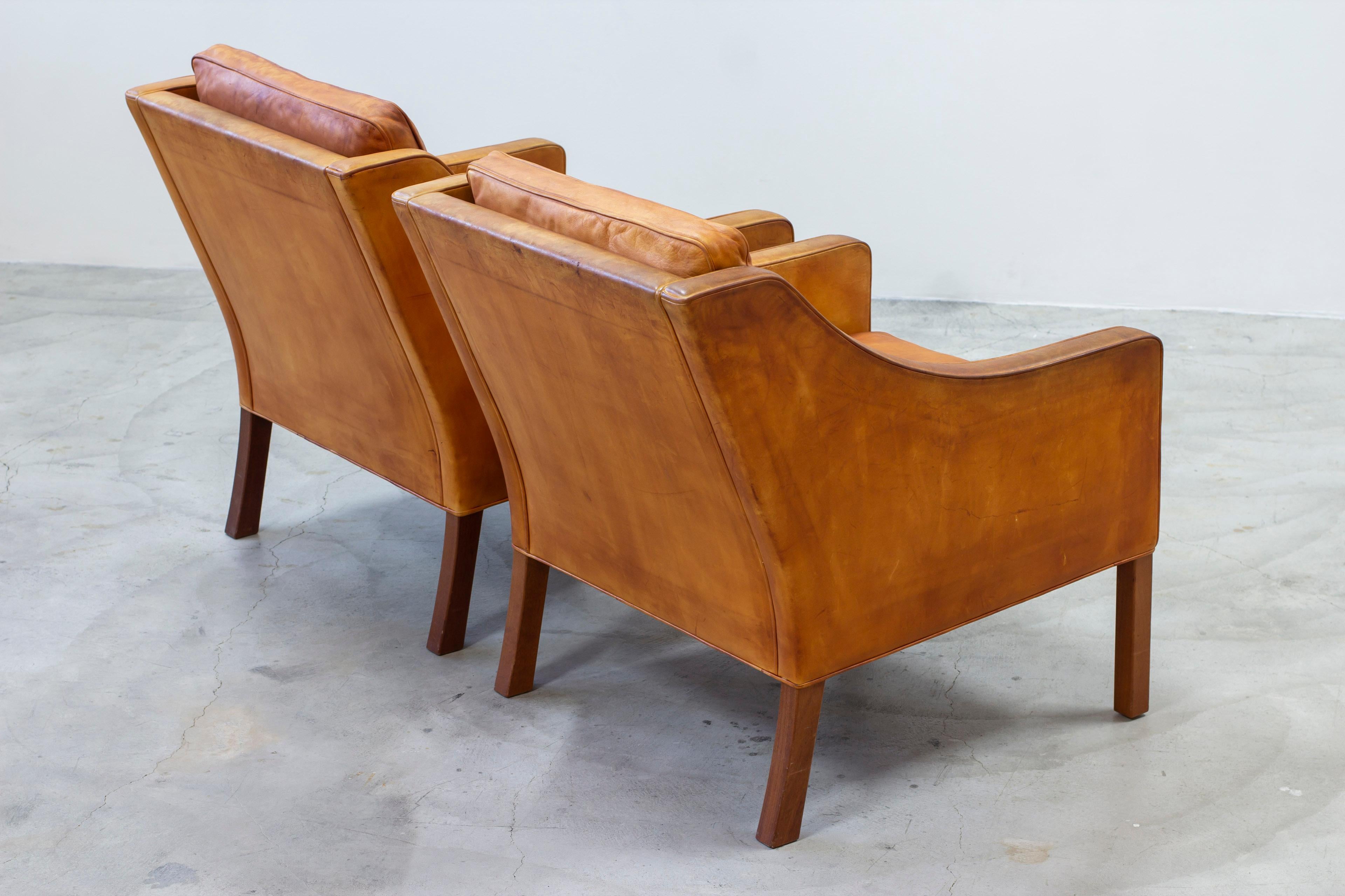 Cognac leather lounge chairs 2207 by Børge Mogensen, Fredericia stolefabrik 1