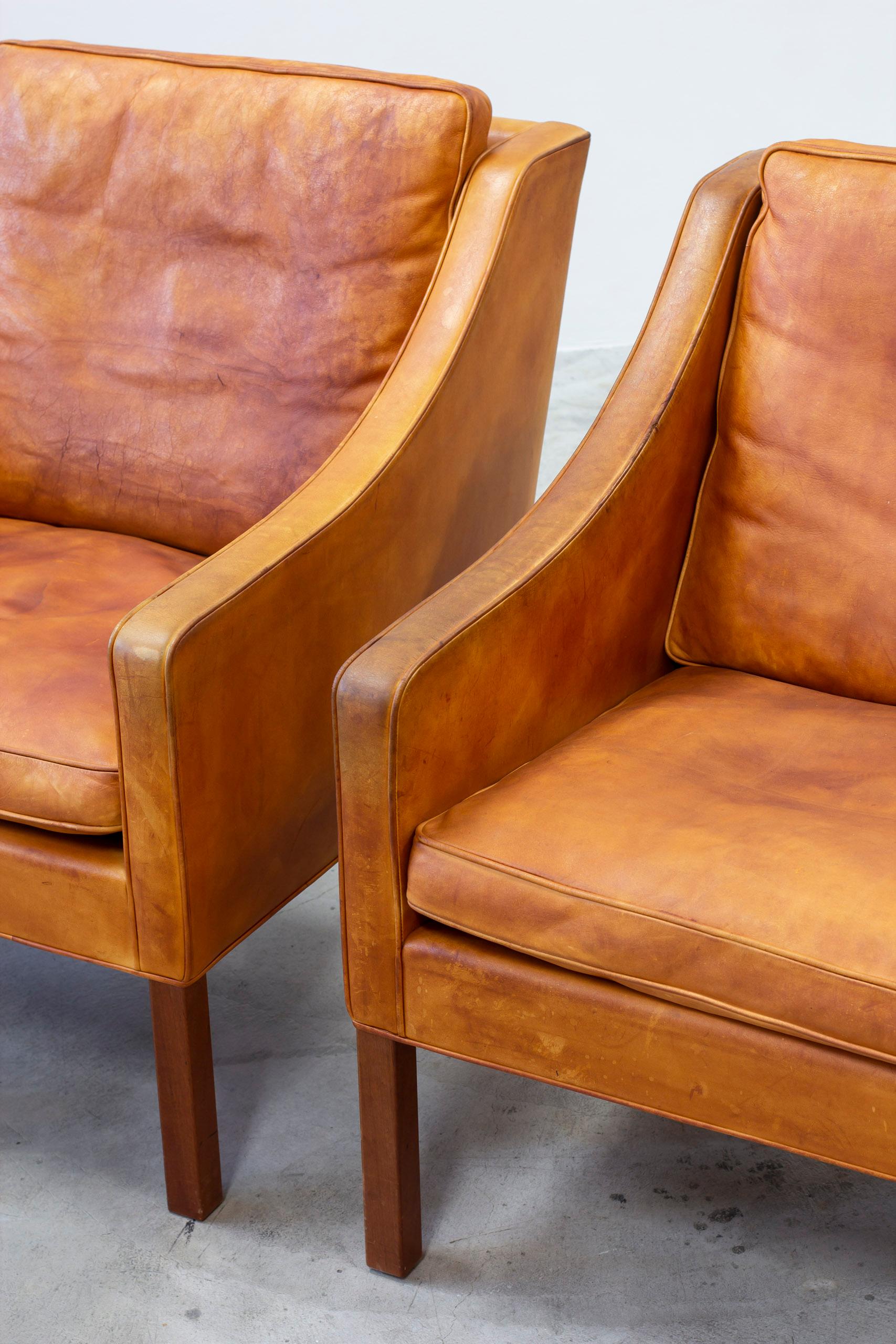 Cognac leather lounge chairs 2207 by Børge Mogensen, Fredericia stolefabrik 2