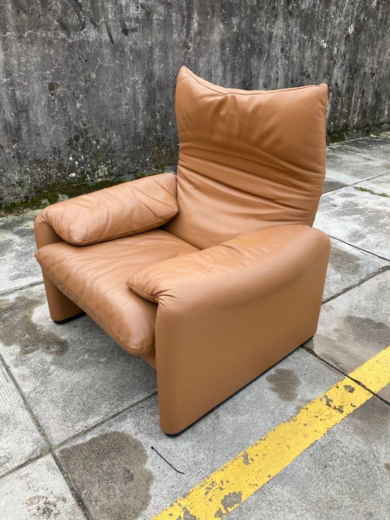 Cognac Leather Maralunga Armchair by Magistretti for Cassina, Italy ca. 1970s (Italienisch) im Angebot